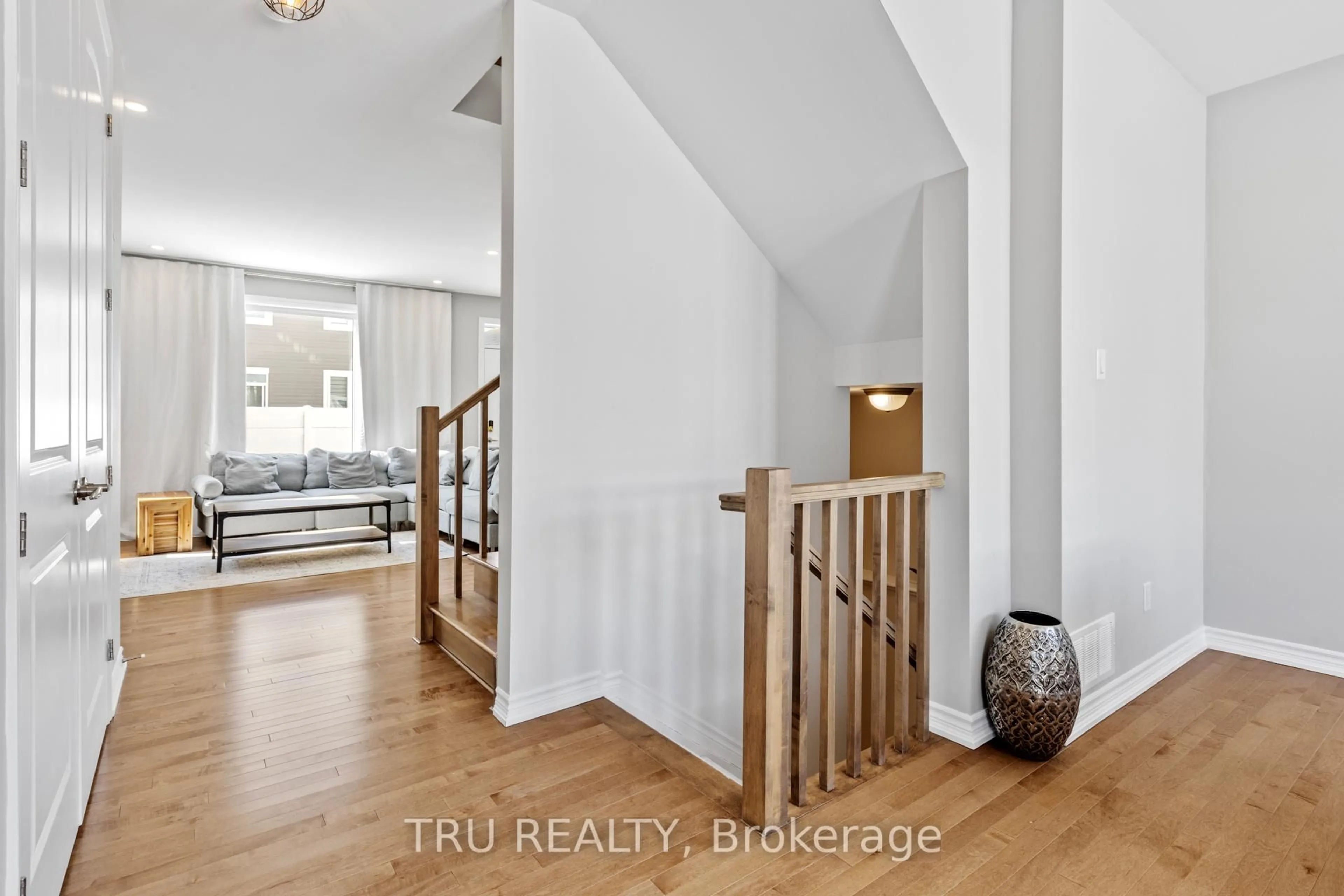 Indoor entryway for 34 Coppermine St, Ottawa Ontario K2J 6P7