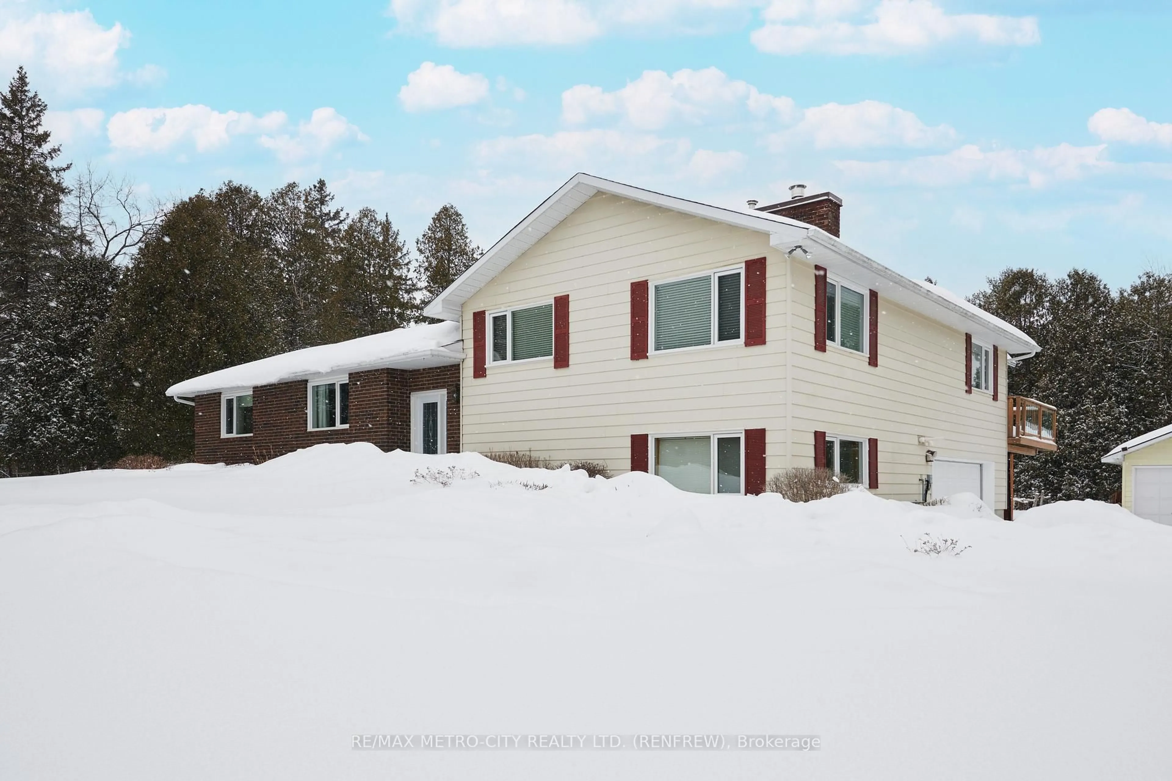 Home with vinyl exterior material, mountain view for 128 Burns Dr, Braeside Ontario K0A 1G0