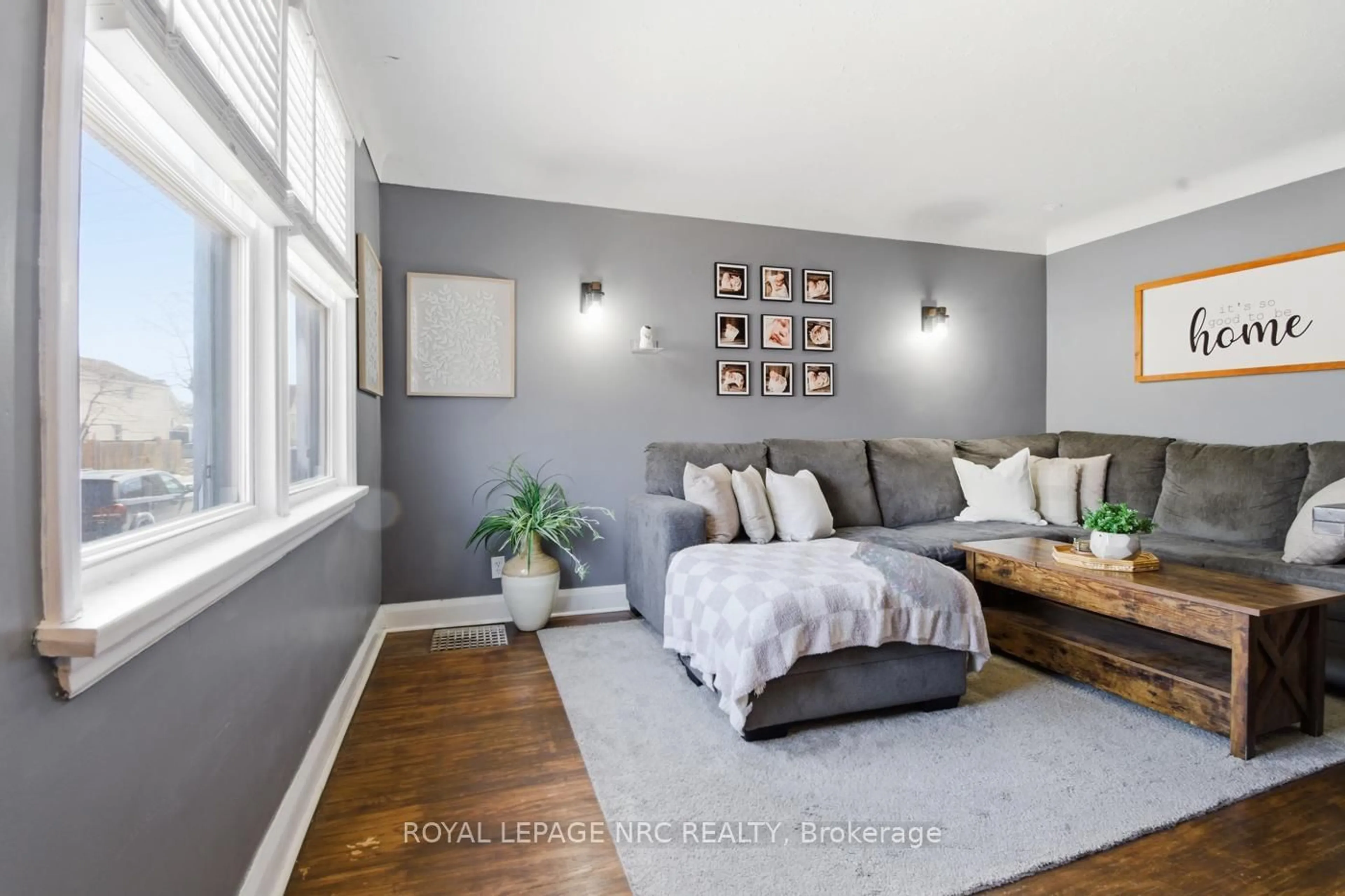 Living room with furniture, unknown for 65 St George St, St. Catharines Ontario L2M 5P5