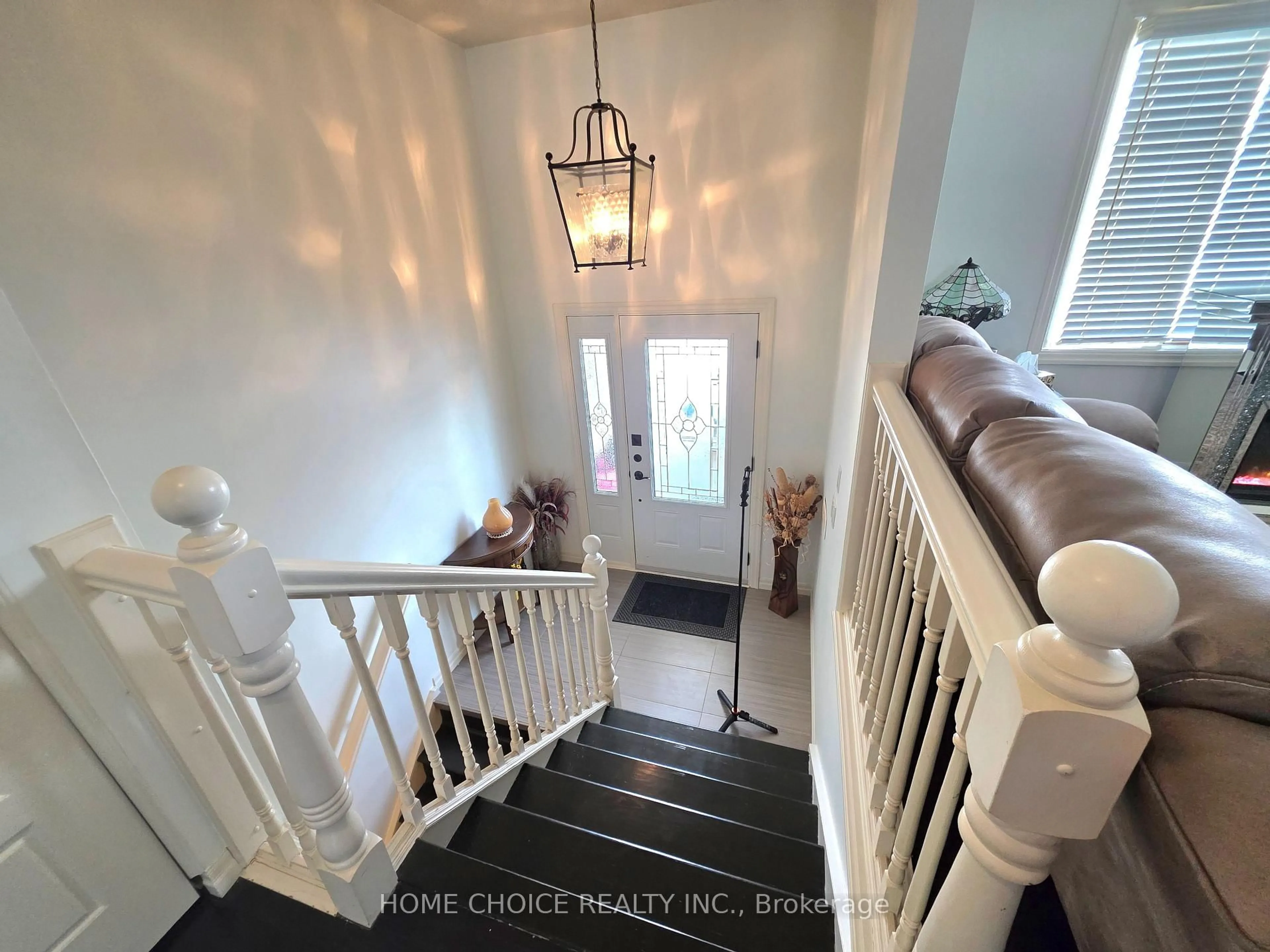 Indoor entryway for 637 Pineridge Rd, Waterloo Ontario N2L 5N6