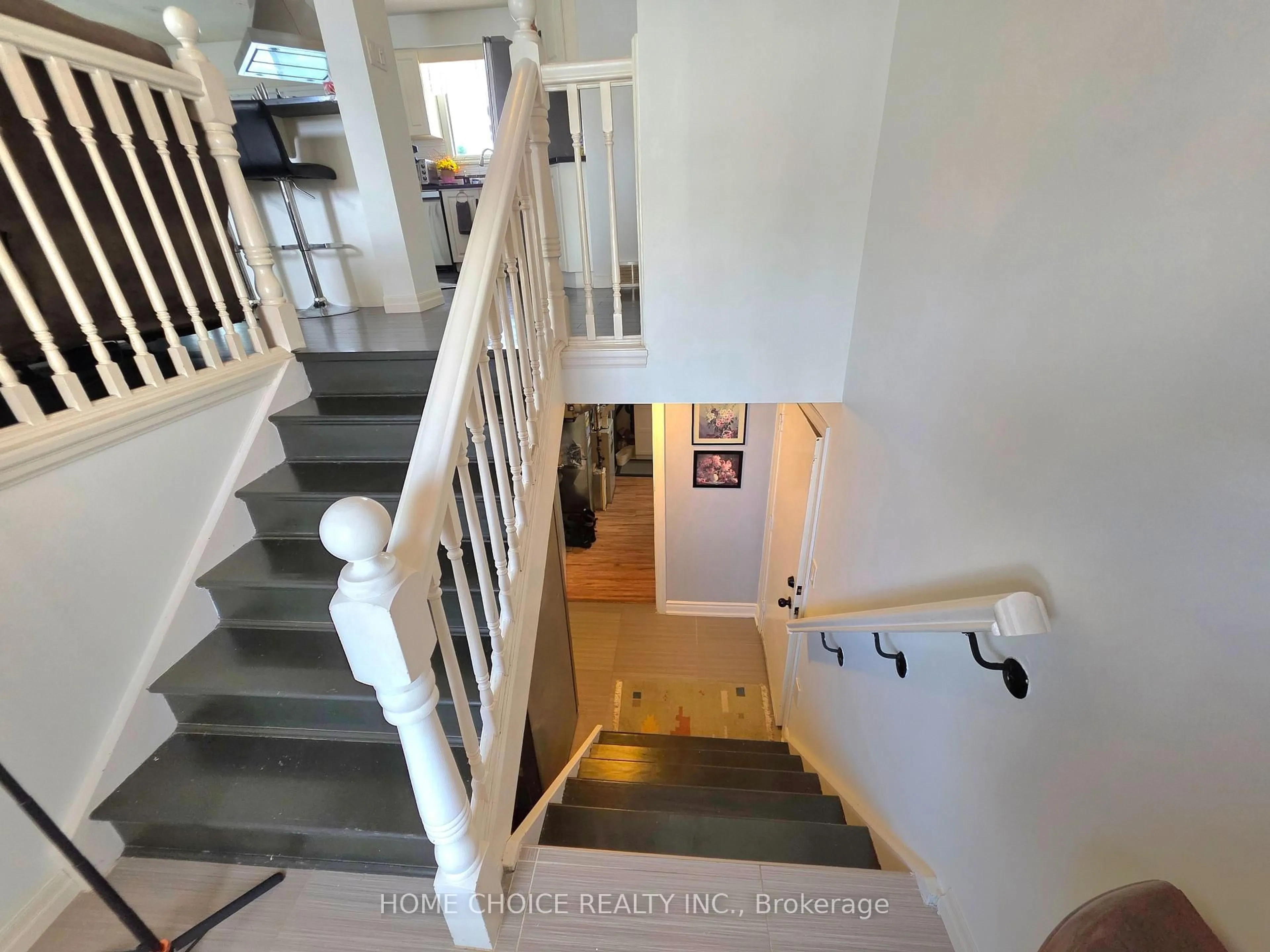 Stairs for 637 Pineridge Rd, Waterloo Ontario N2L 5N6