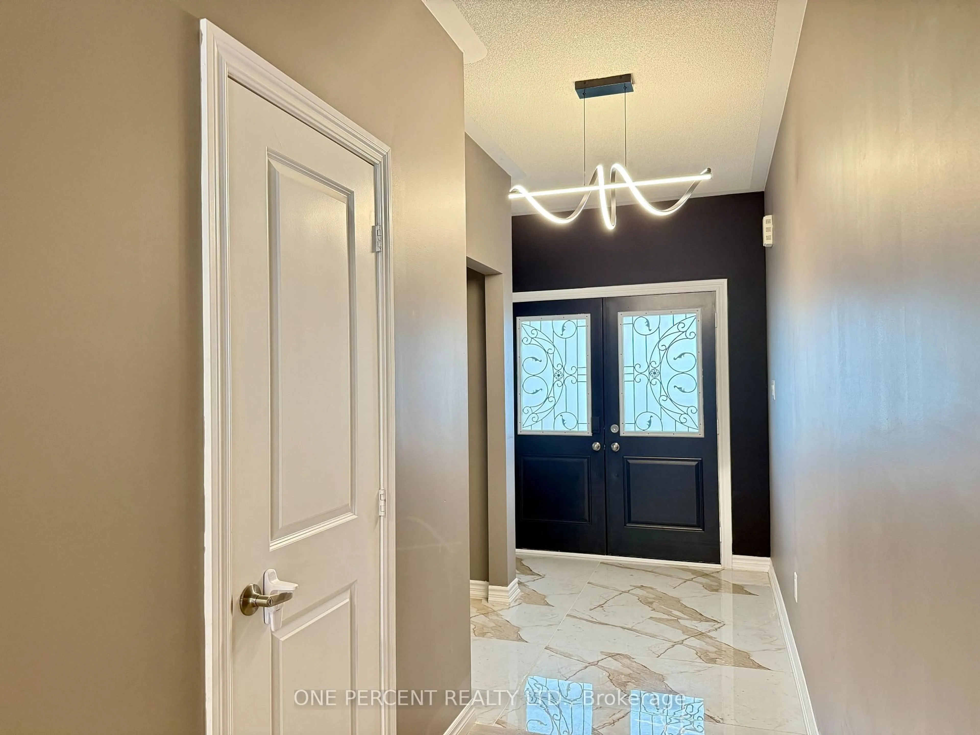 Indoor entryway for 196 Werry Ave, Southgate Ontario N0C 1B0