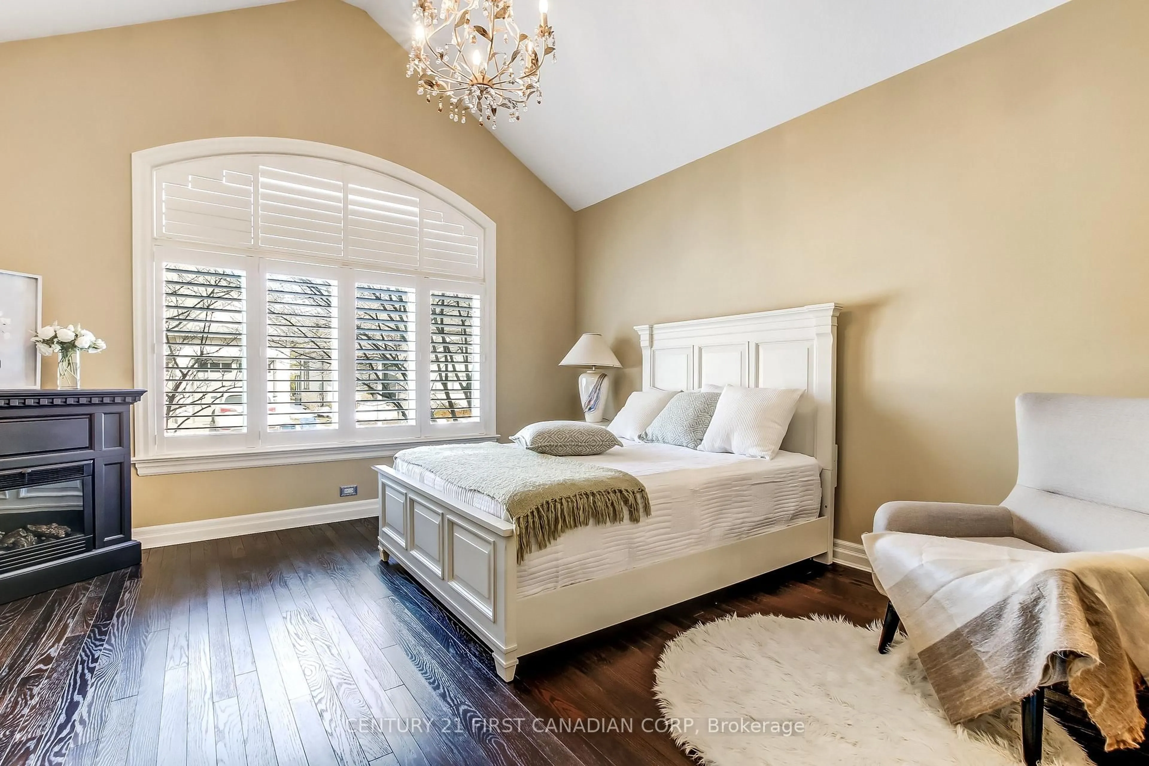 Bedroom with bed, unknown for 2014 Valleyrun Blvd #4, London North Ontario N6G 5M8