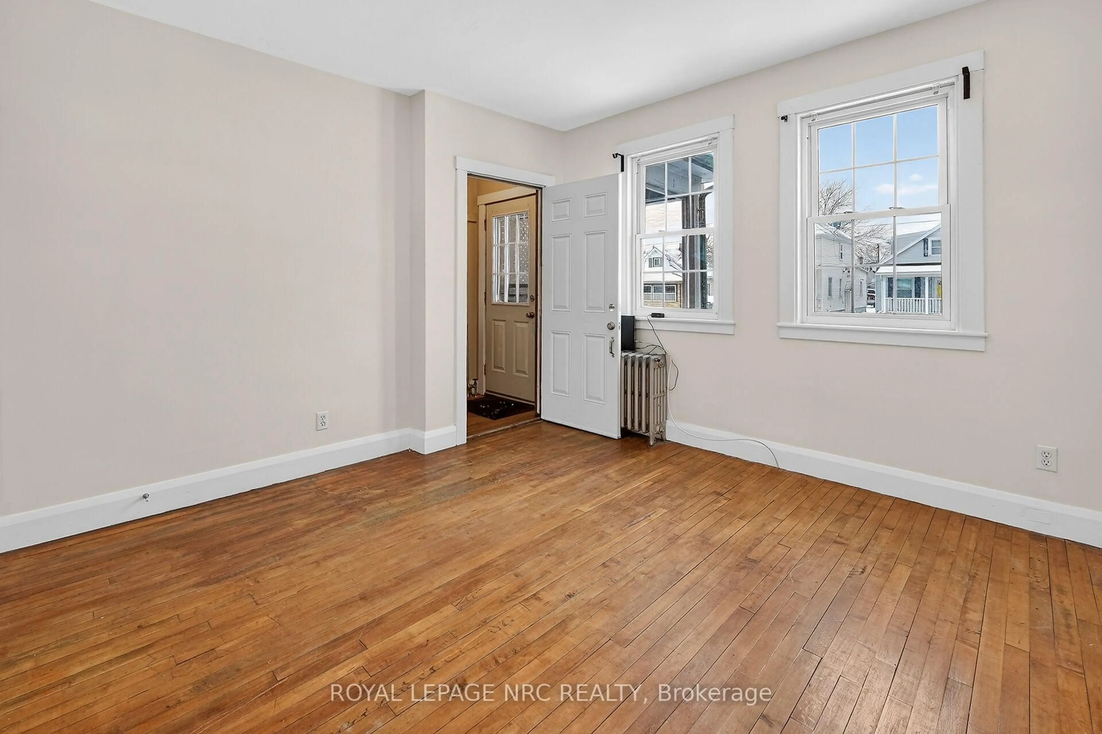 A pic of a room for 211 Lincoln St, Welland Ontario L3B 4M8