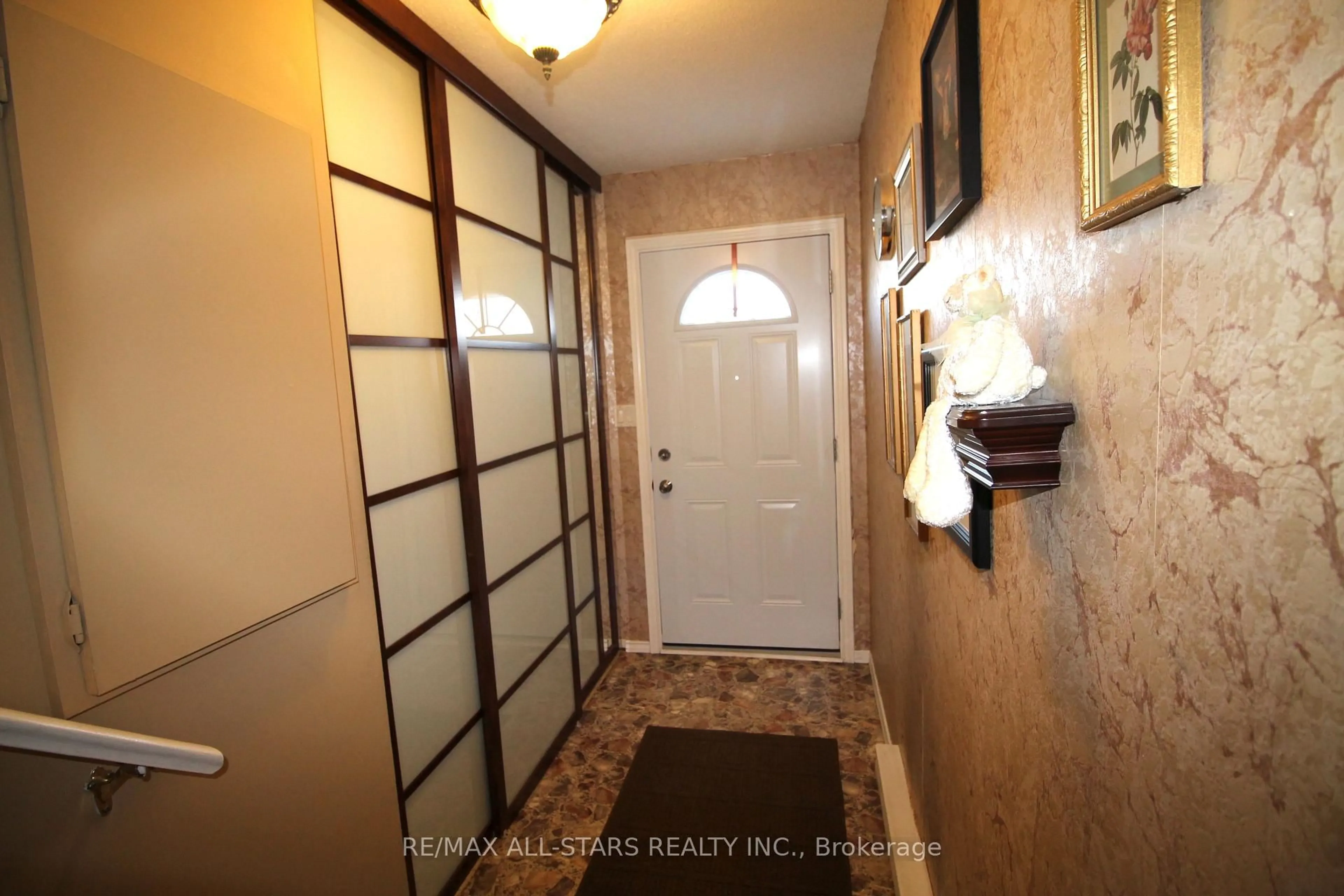 Indoor entryway for 73 Lywood St #3, Cobden Ontario K0K 1K0
