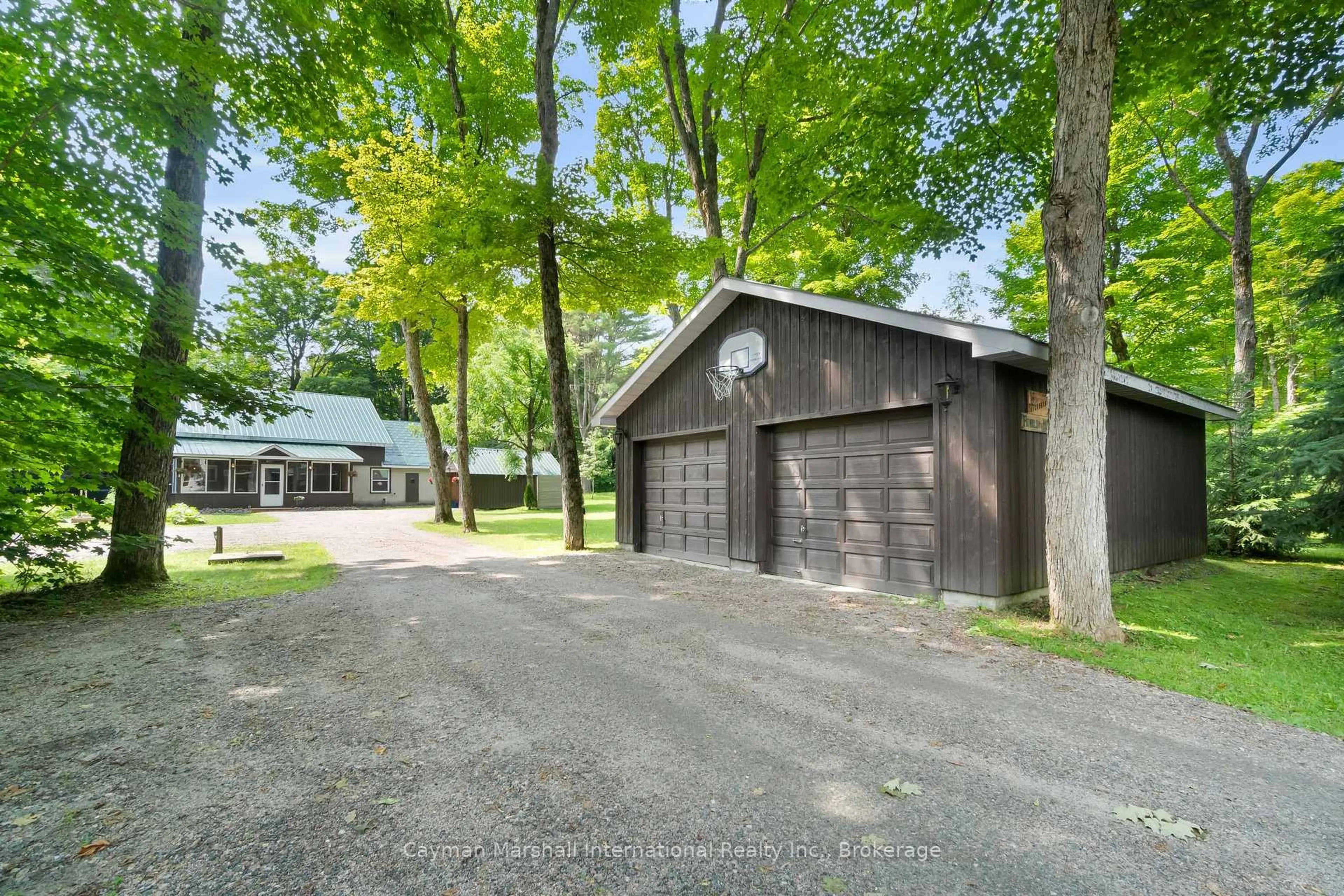 Indoor garage for 15 & 0 Victoria & Oak St, Seguin Ontario P0C 1J0