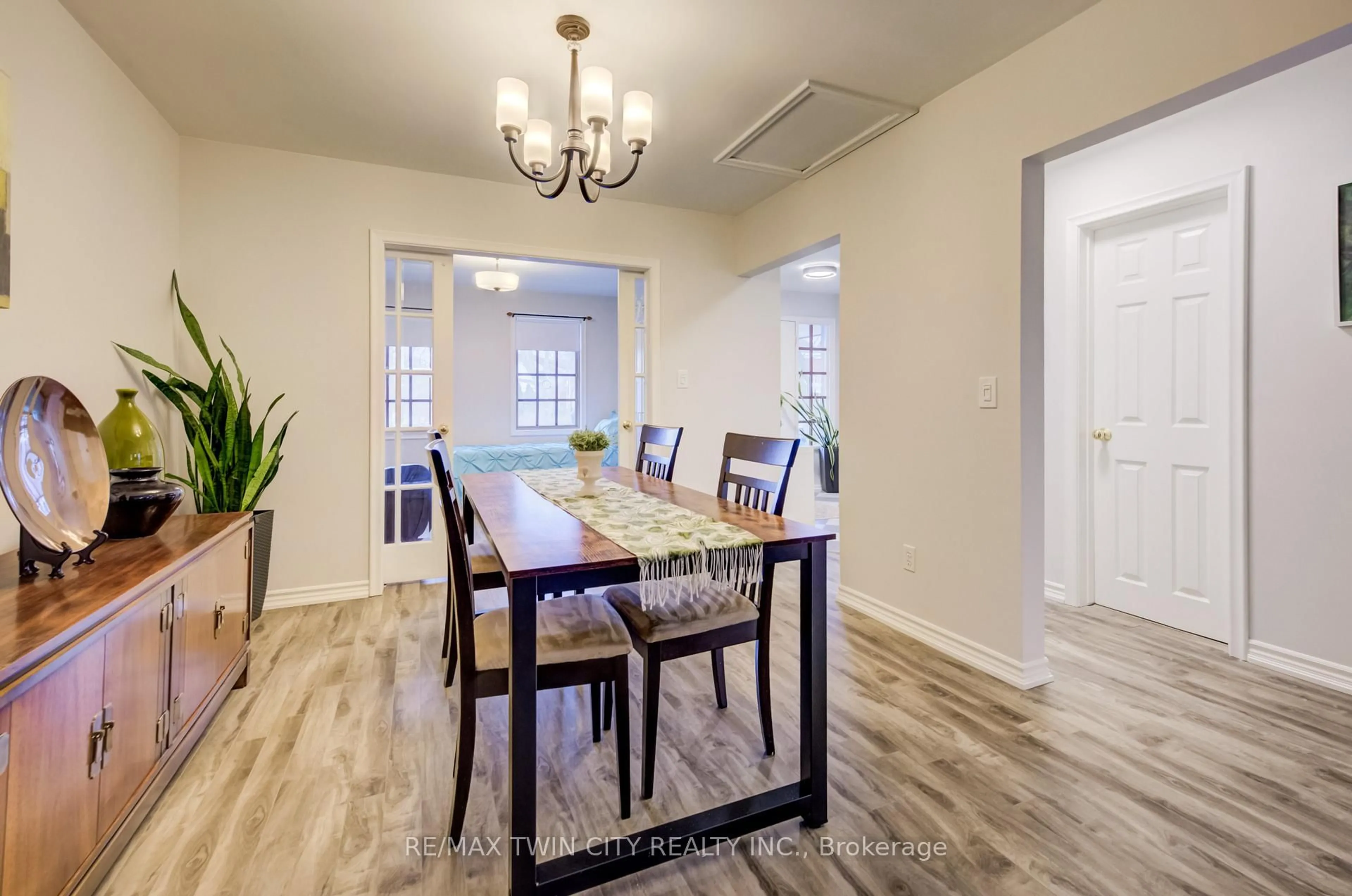 Dining room, wood/laminate floor for 45 Palmerston Ave, Brantford Ontario N3T 4L1