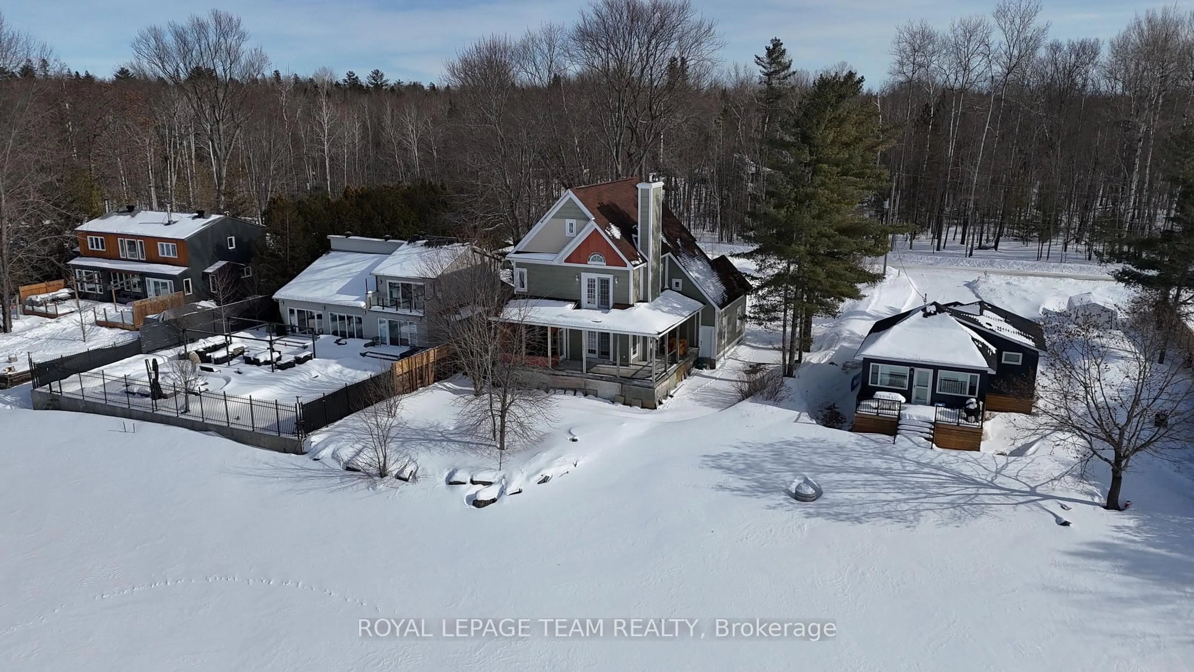 A pic from outside/outdoor area/front of a property/back of a property/a pic from drone, street for 4310 Armitage Ave, Ottawa Ontario K0A 1T0