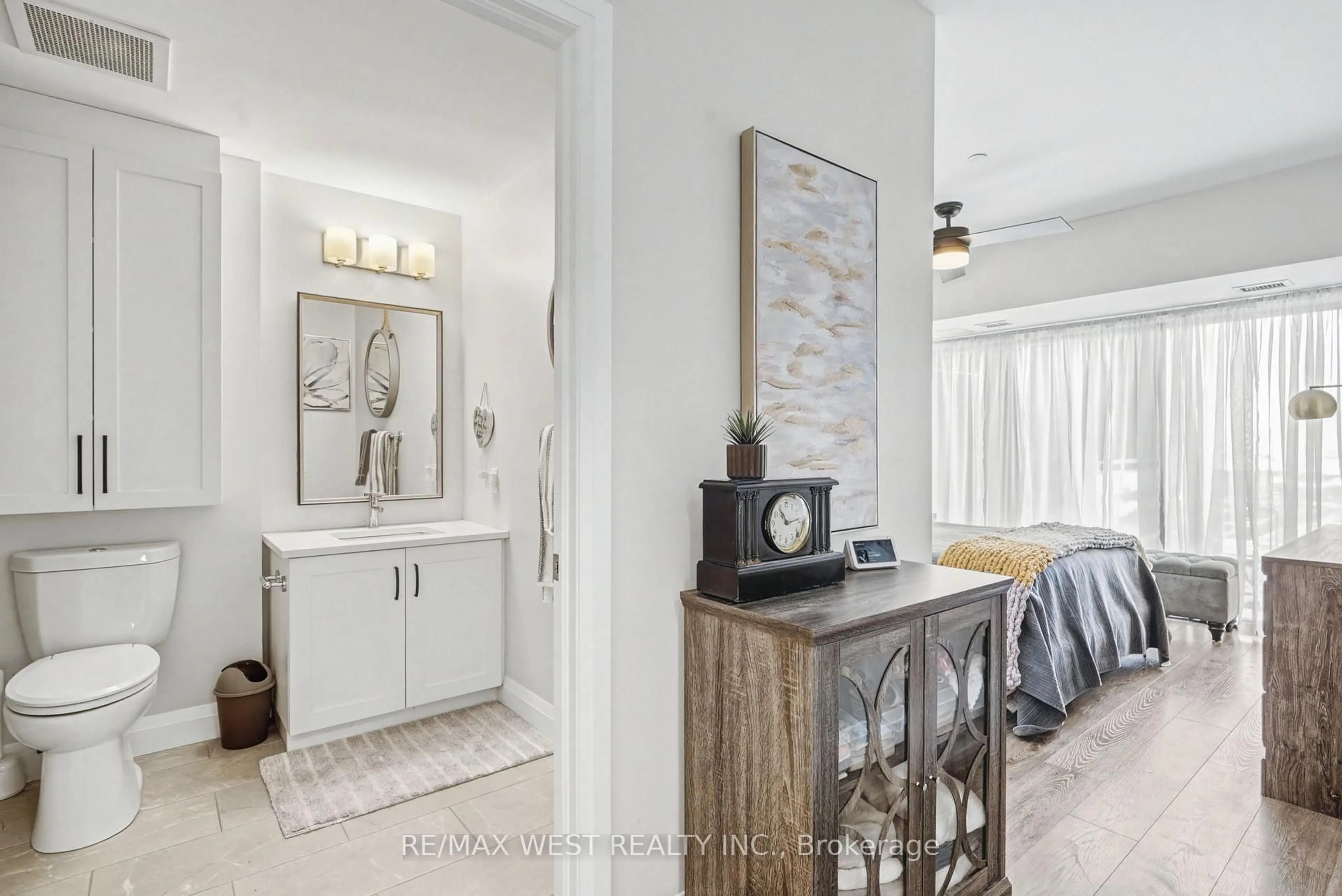 Indoor entryway for 332 GOSLING Gdns #308, Guelph Ontario N1L 1G7