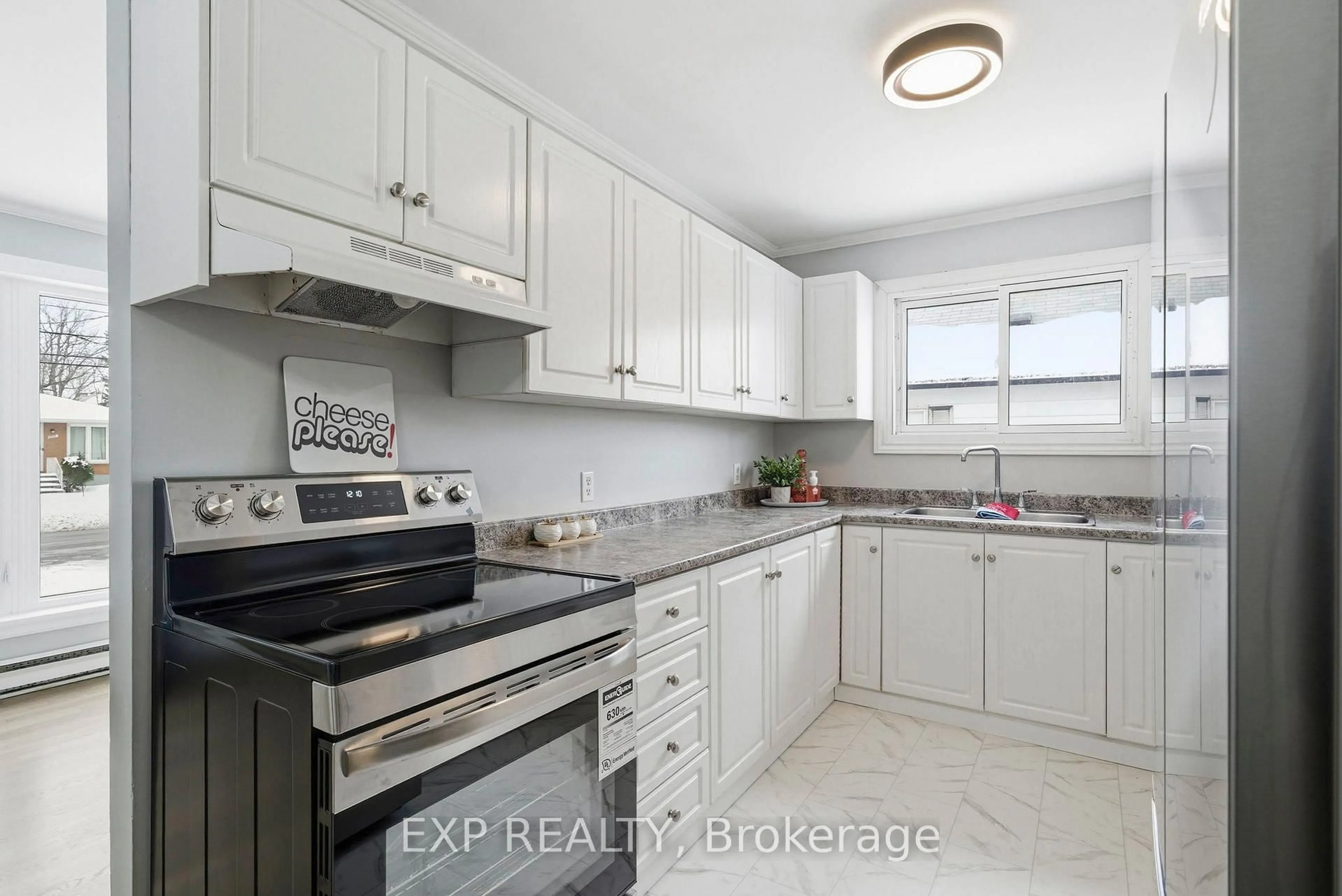 Standard kitchen, ceramic/tile floor for 1111 Ontario St, Cornwall Ontario K6H 4C9