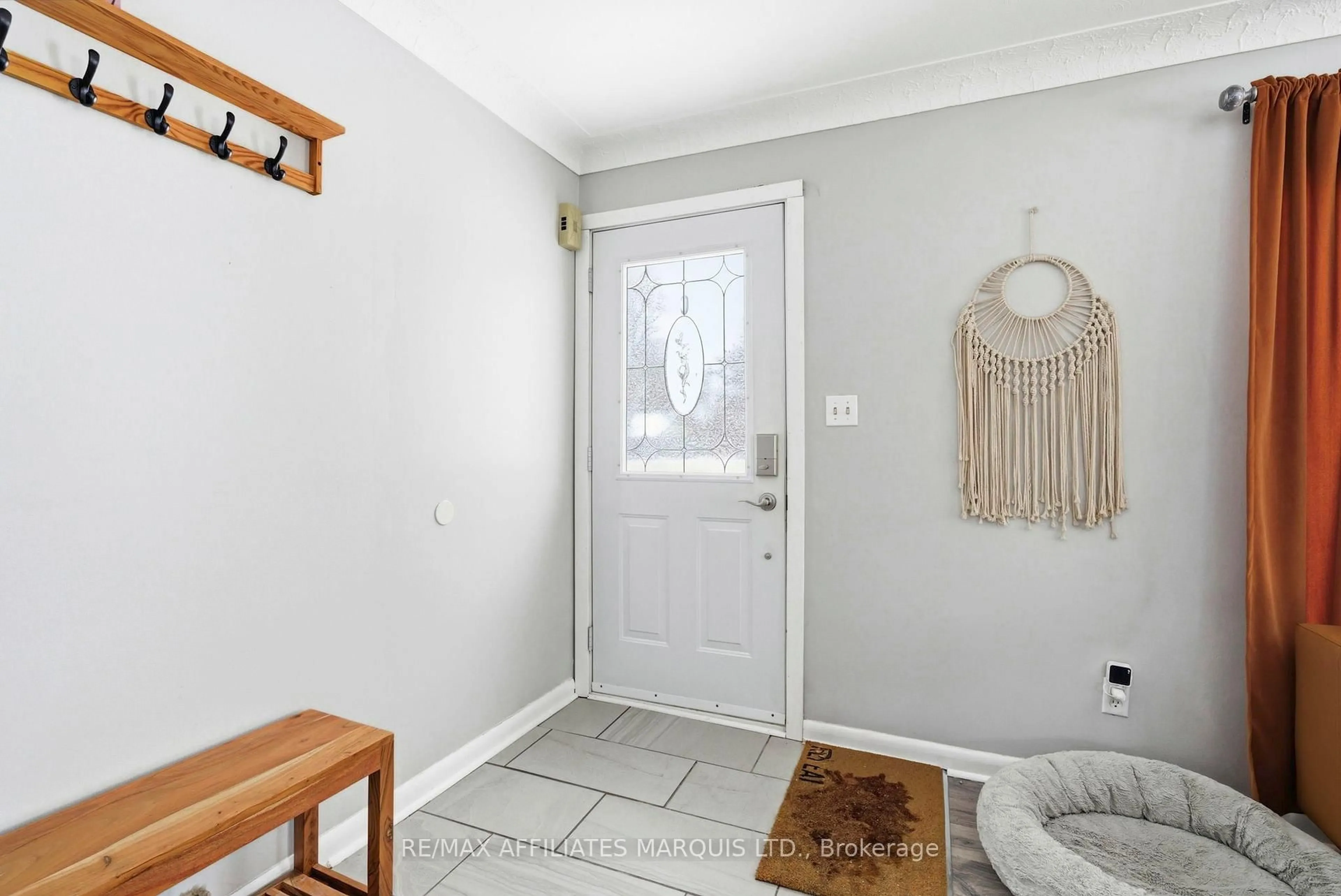 Indoor entryway for 17224 County Rd 18 Rd, South Stormont Ontario K0C 1P0