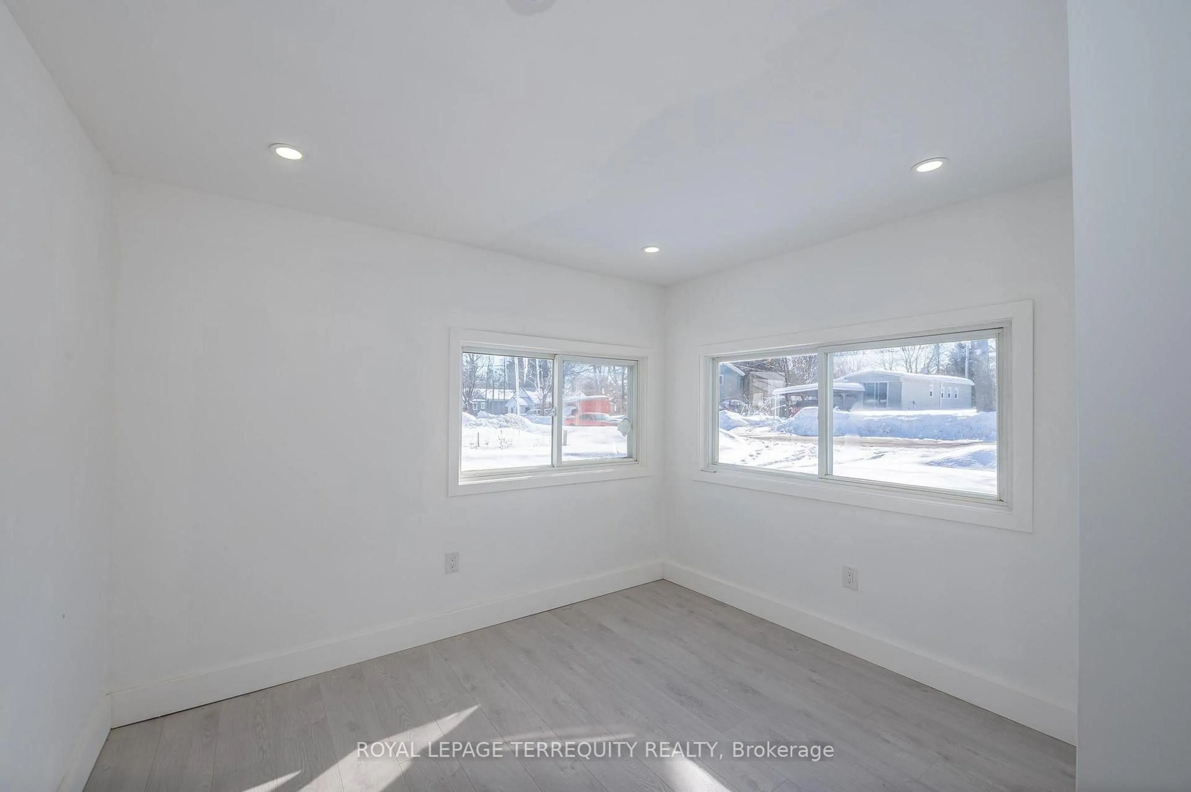 Unknown for 36 Pearce St, Limoges Ontario K0K 2M0