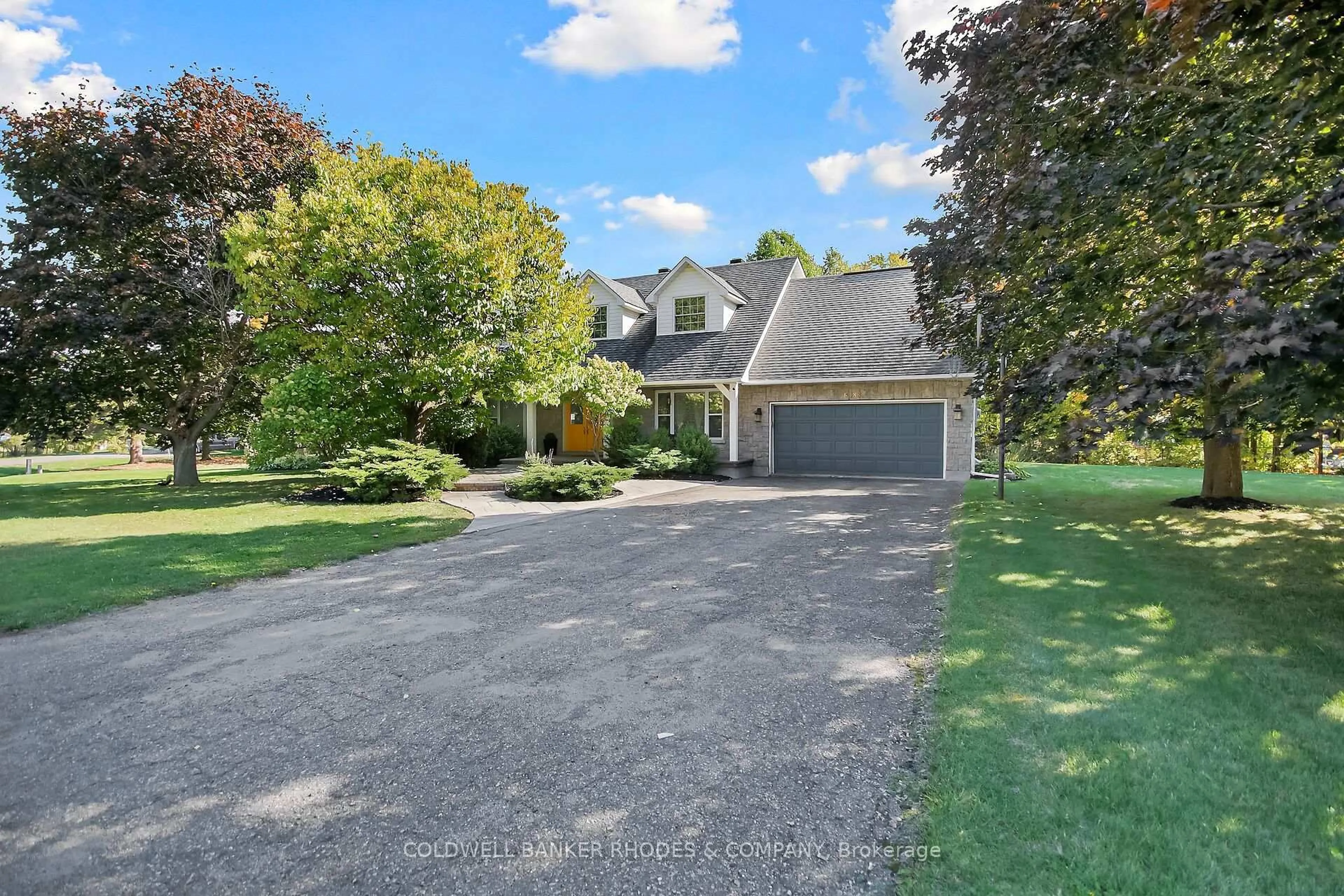 A pic from outside/outdoor area/front of a property/back of a property/a pic from drone, street for 6488 Wheatfield Cres, Greely Ontario K4P 1E8