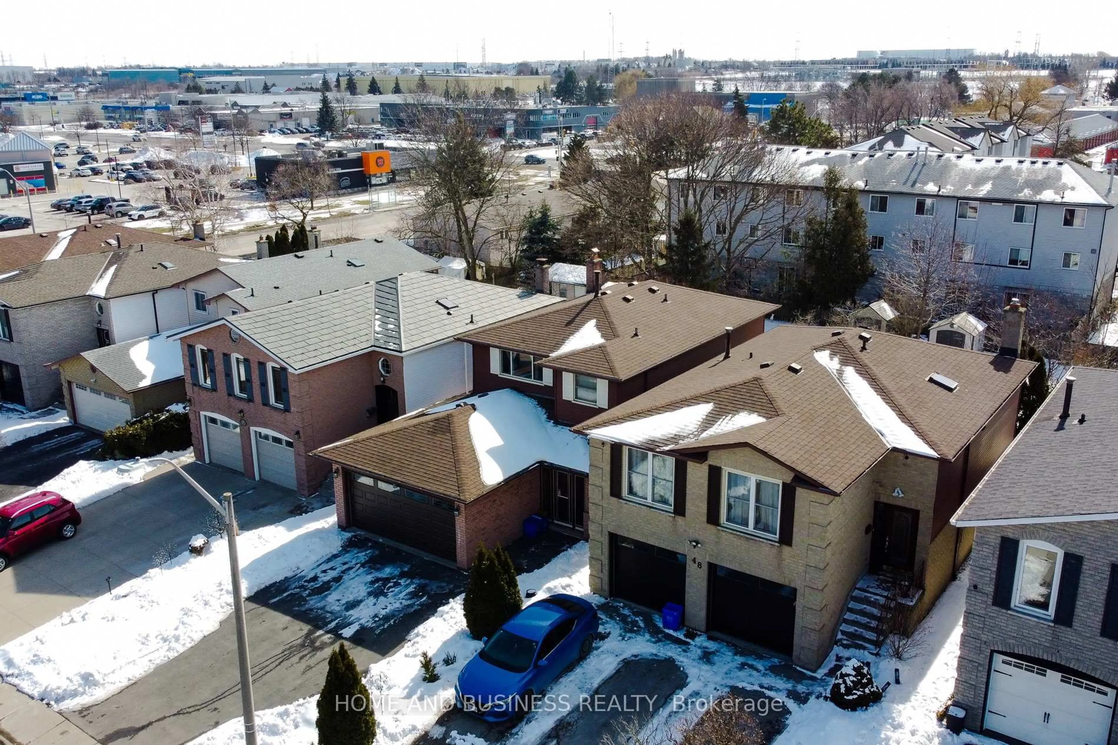 A pic from outside/outdoor area/front of a property/back of a property/a pic from drone, city buildings view from balcony for 50 Everest St, Hamilton Ontario L8W 2G9