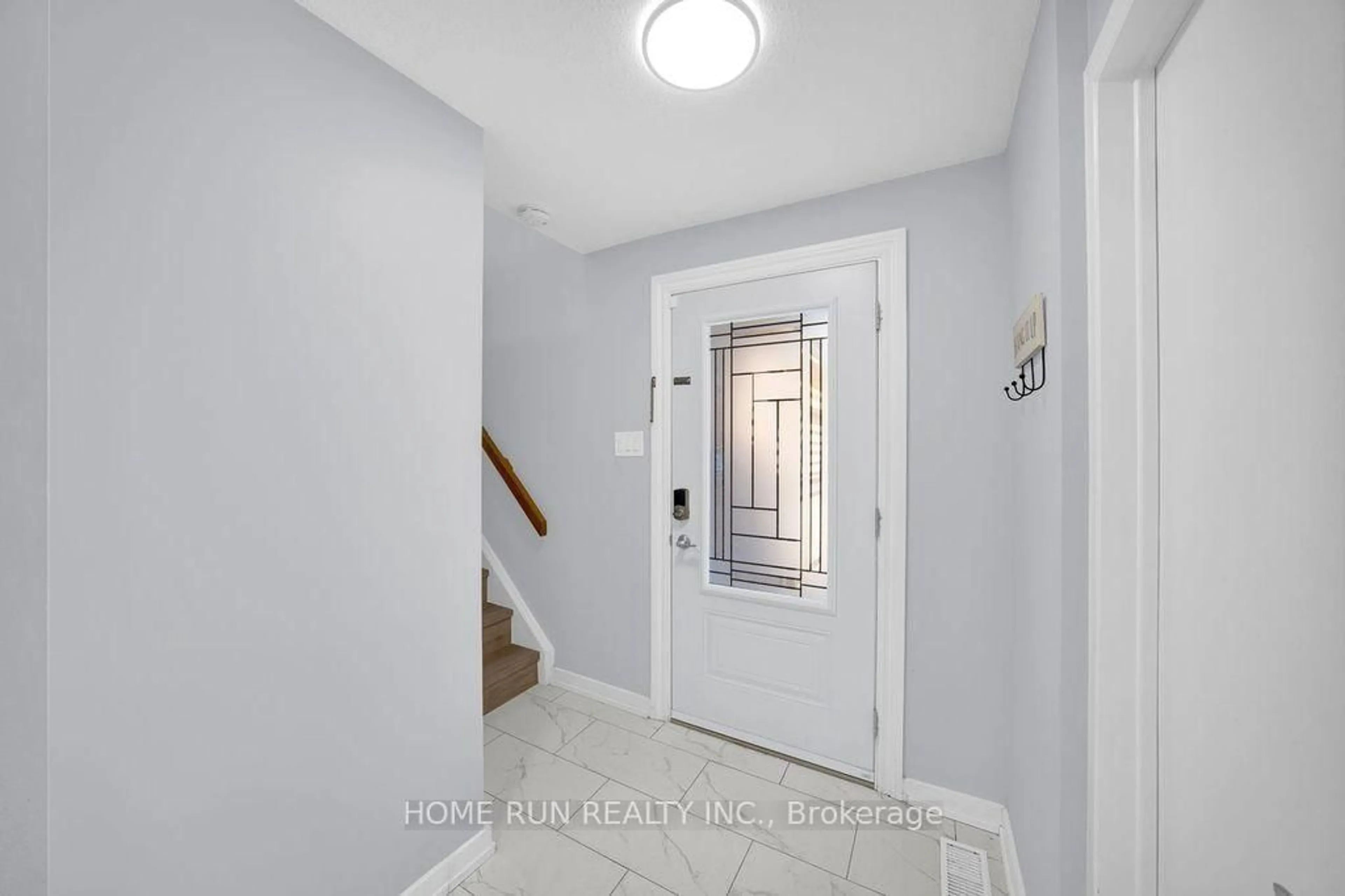 Indoor entryway for 47 Coolspring Cres, Ottawa Ontario K2E 7M9