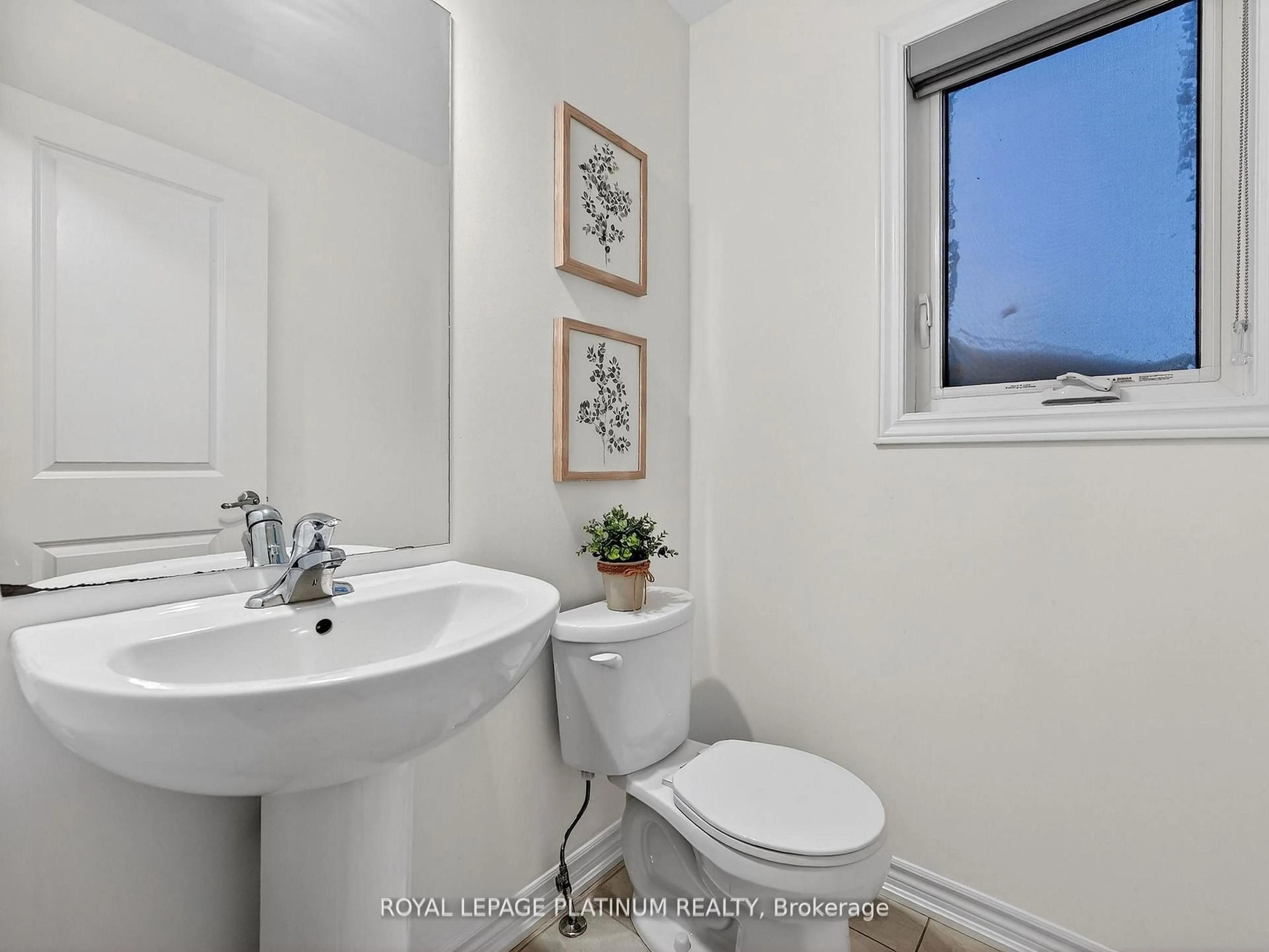Standard bathroom, ceramic/tile floor for 7945 Oldfield Rd #14, Niagara Falls Ontario L2G 0Z4