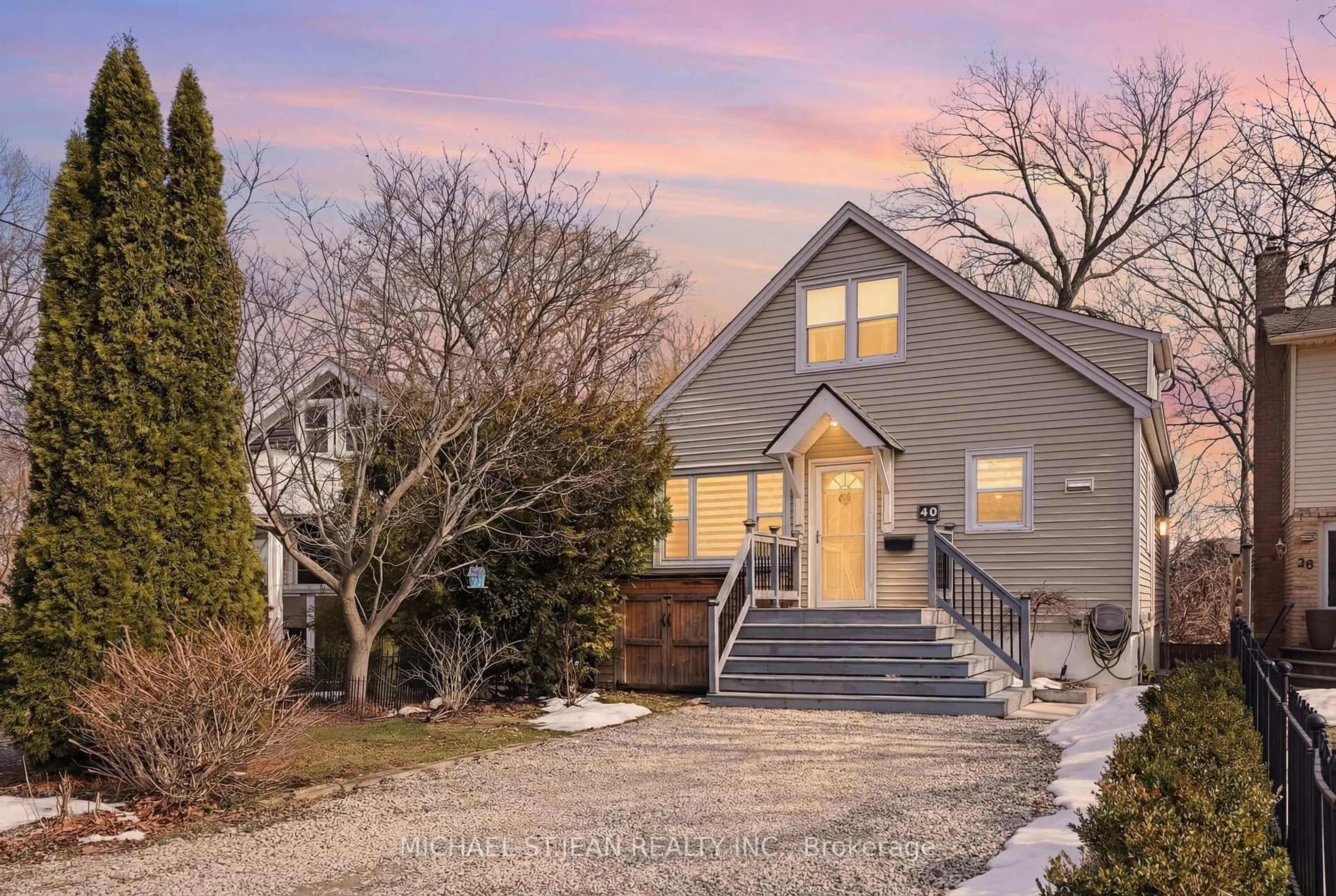 Unknown for 40 Runcorn St, St. Catharines Ontario L2M 1N8