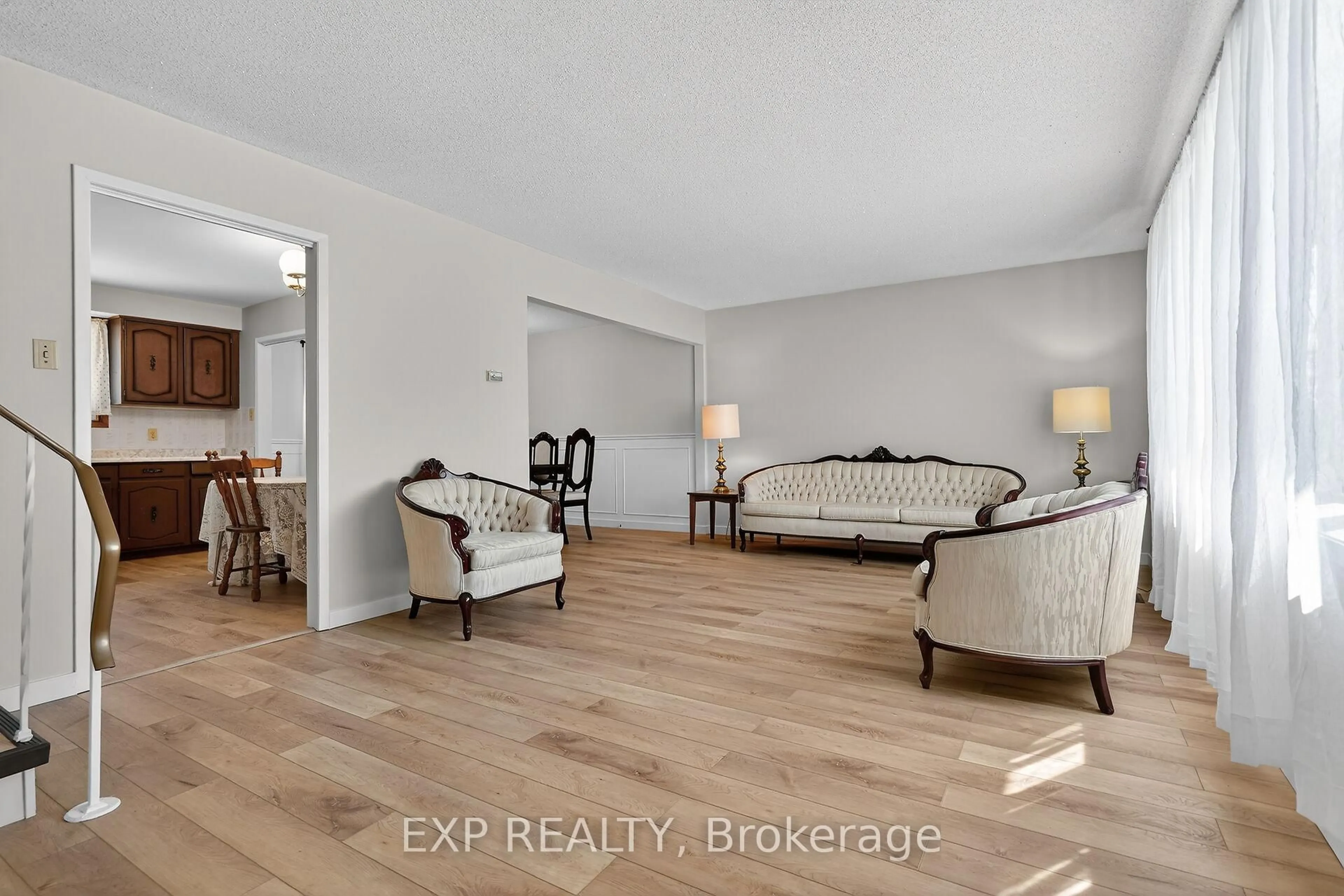 Living room with furniture, wood/laminate floor for 67 St Clair Crt, London South Ontario N6J 3W1