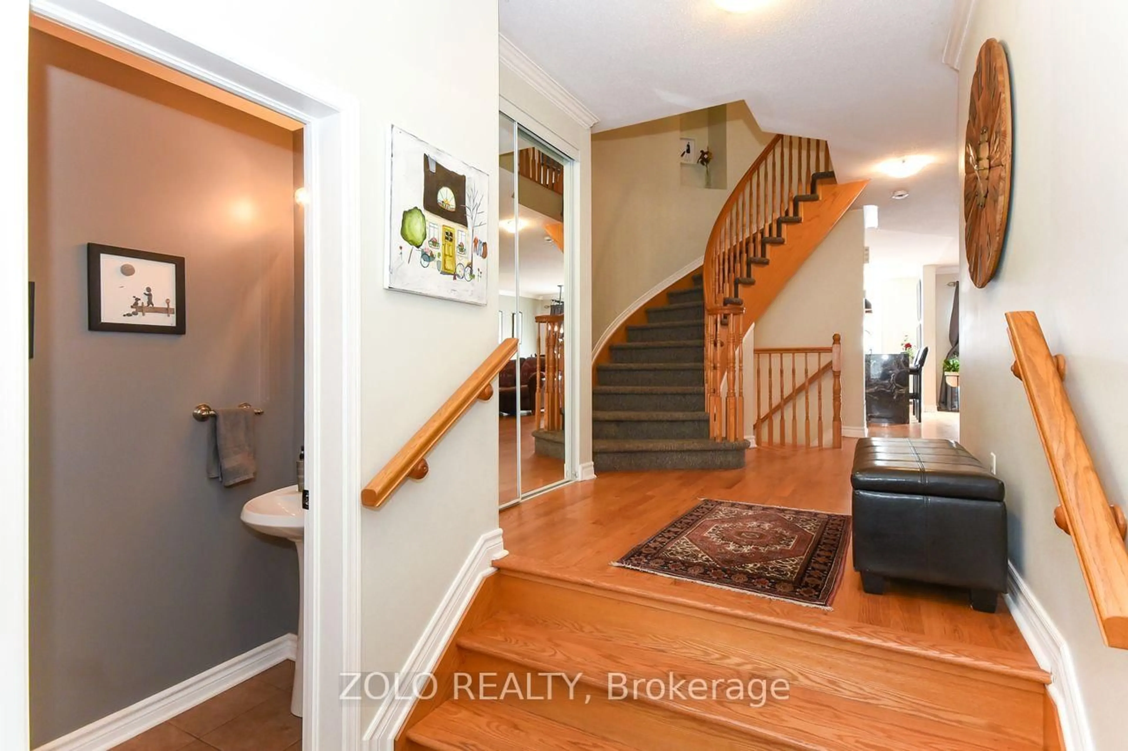 Indoor entryway for 2075 Hiboux St, Ottawa Ontario K4A 4J7