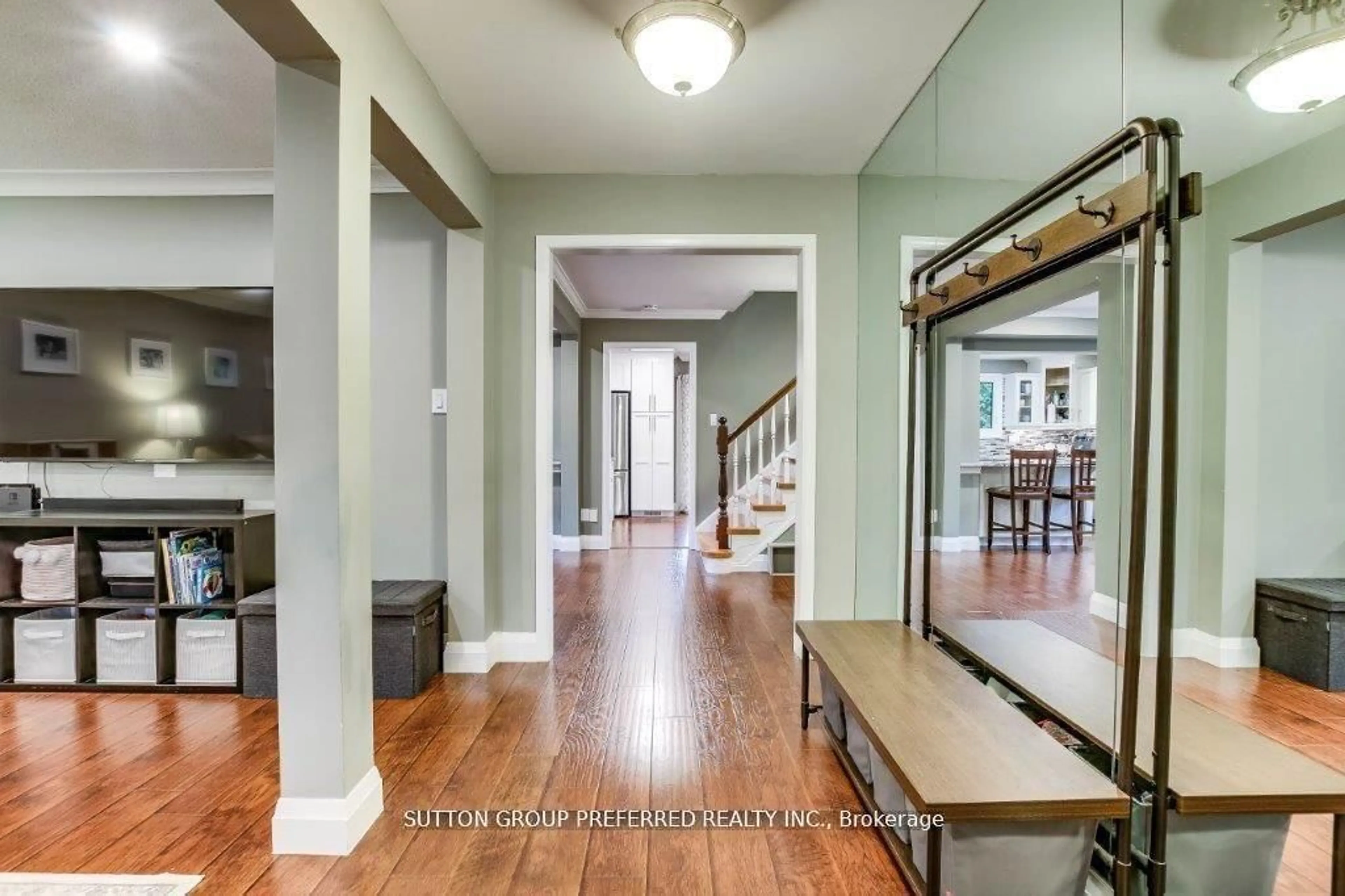 Indoor entryway for 1295 Hastings Dr, London North Ontario N5X 2J1