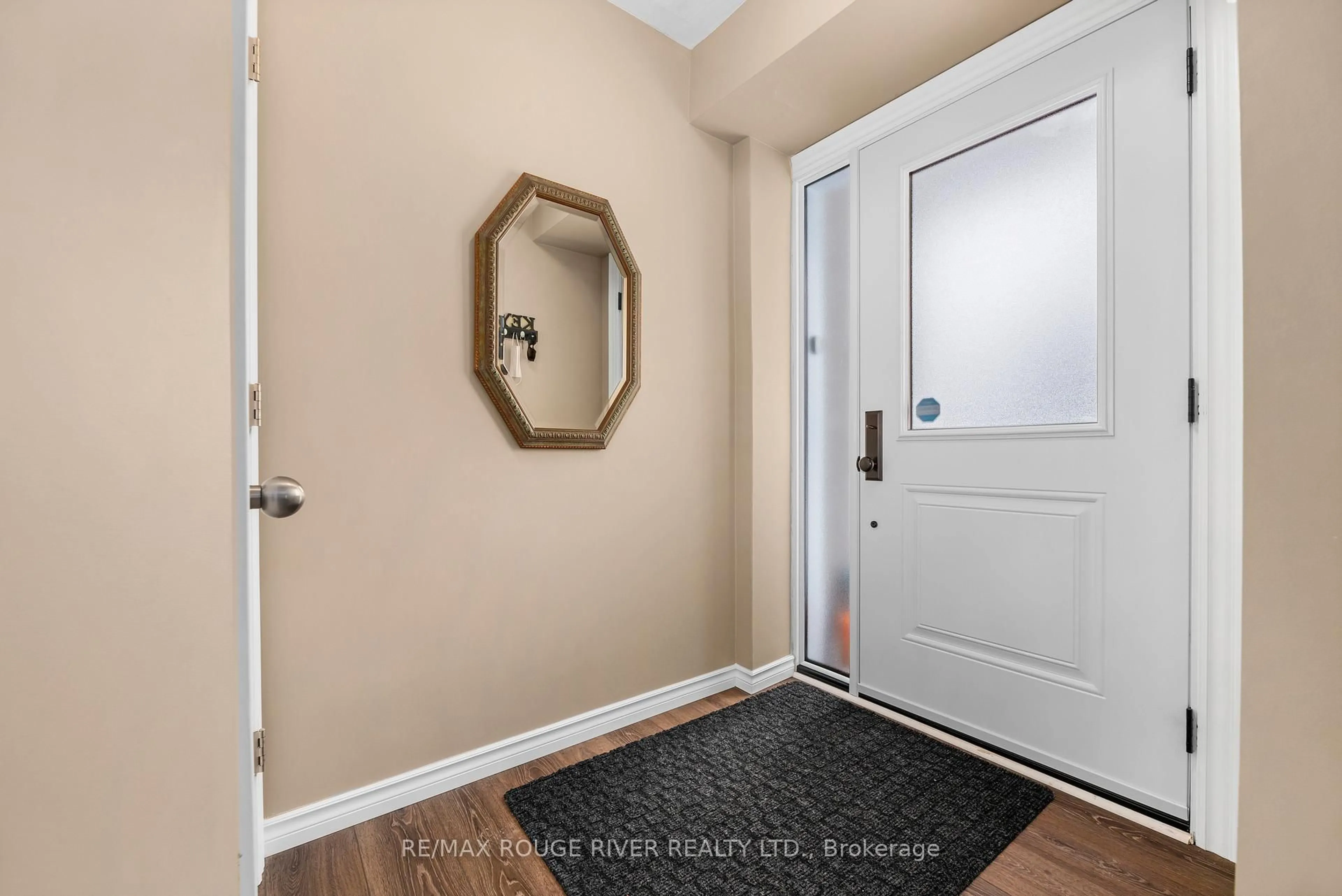 Indoor entryway for 128 Fradette Ave, Peterborough Ontario K9J 1T5