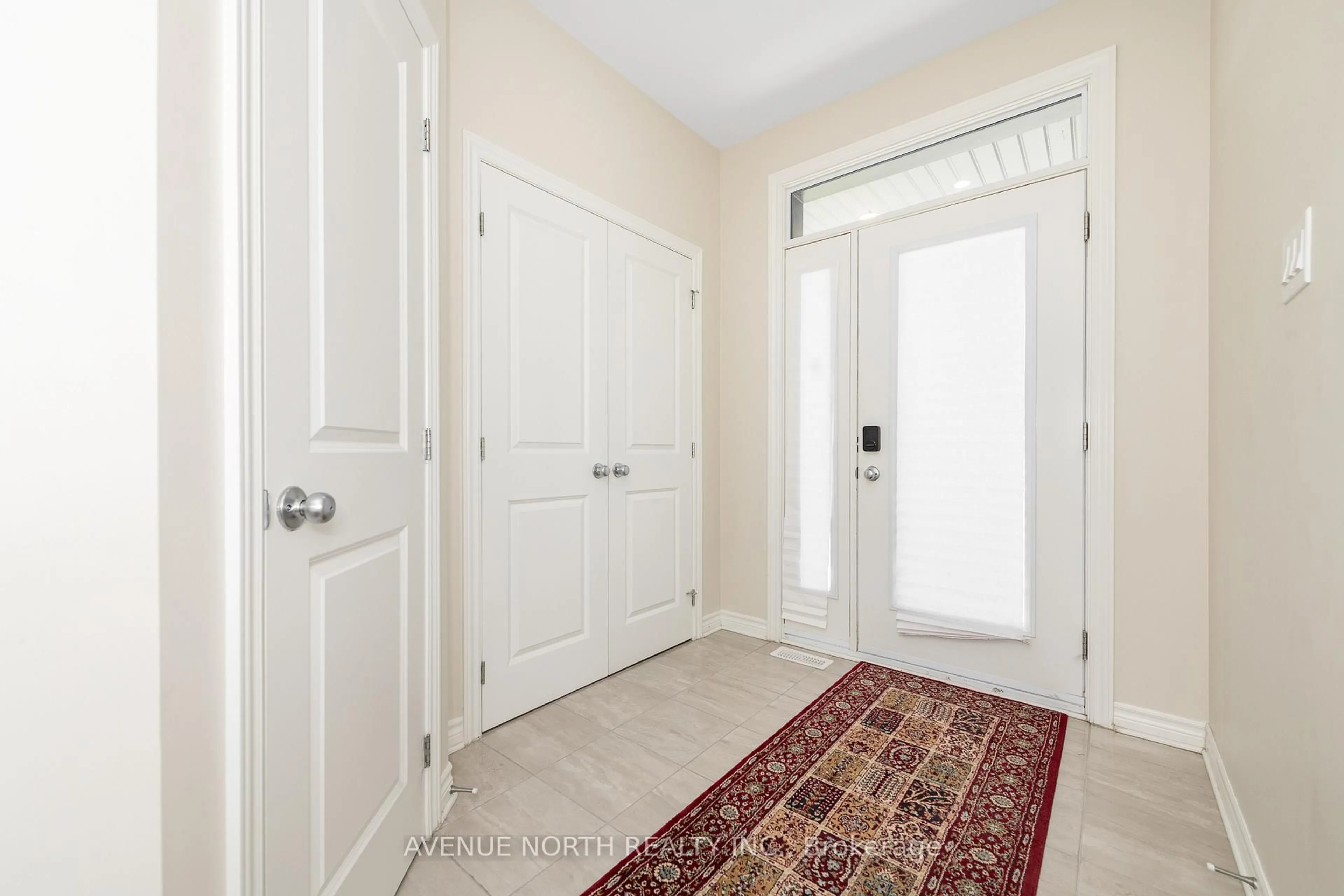 Indoor entryway for 756 NAMUR St, Russell Ontario K0A 1W0