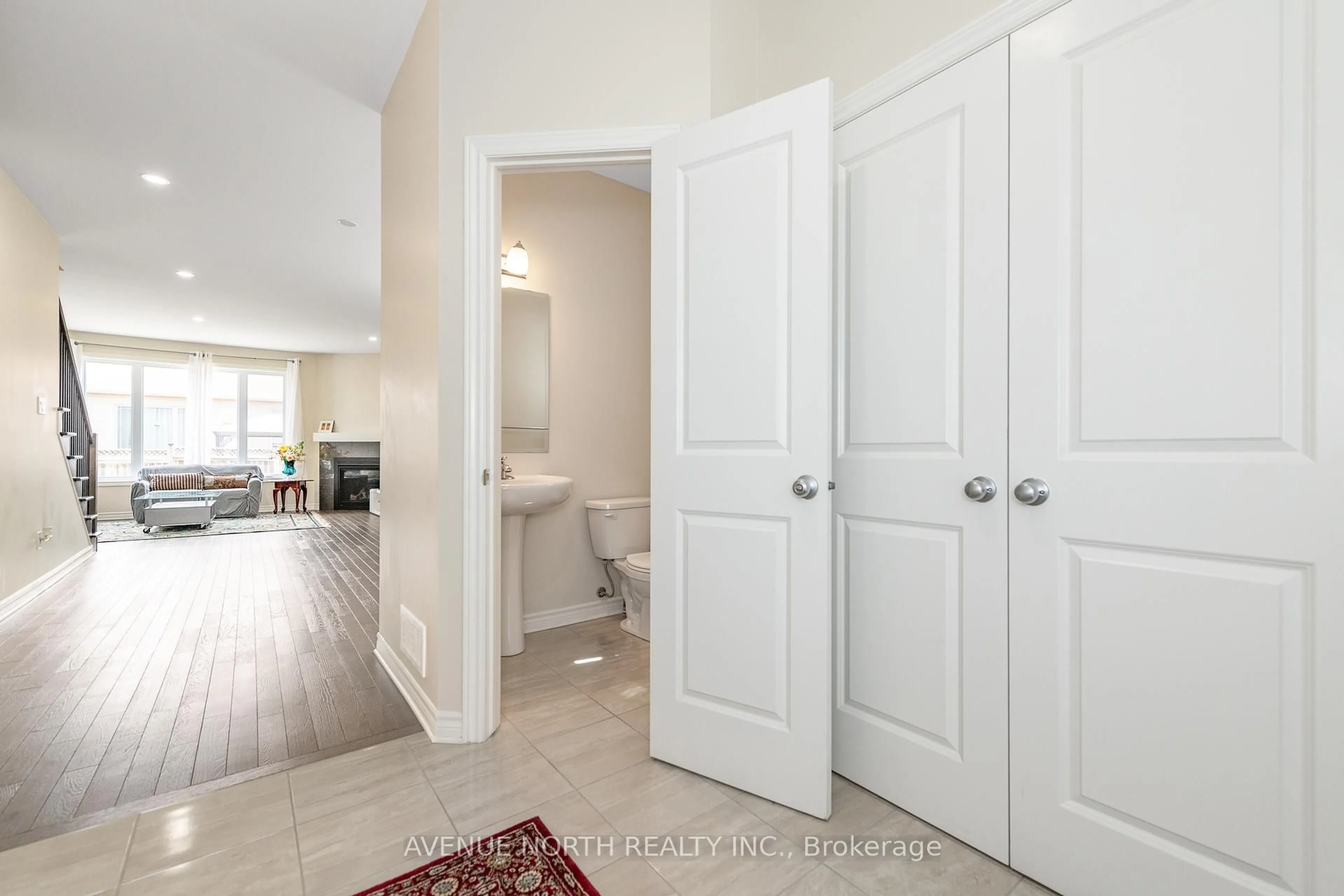 Indoor entryway for 756 NAMUR St, Russell Ontario K0A 1W0