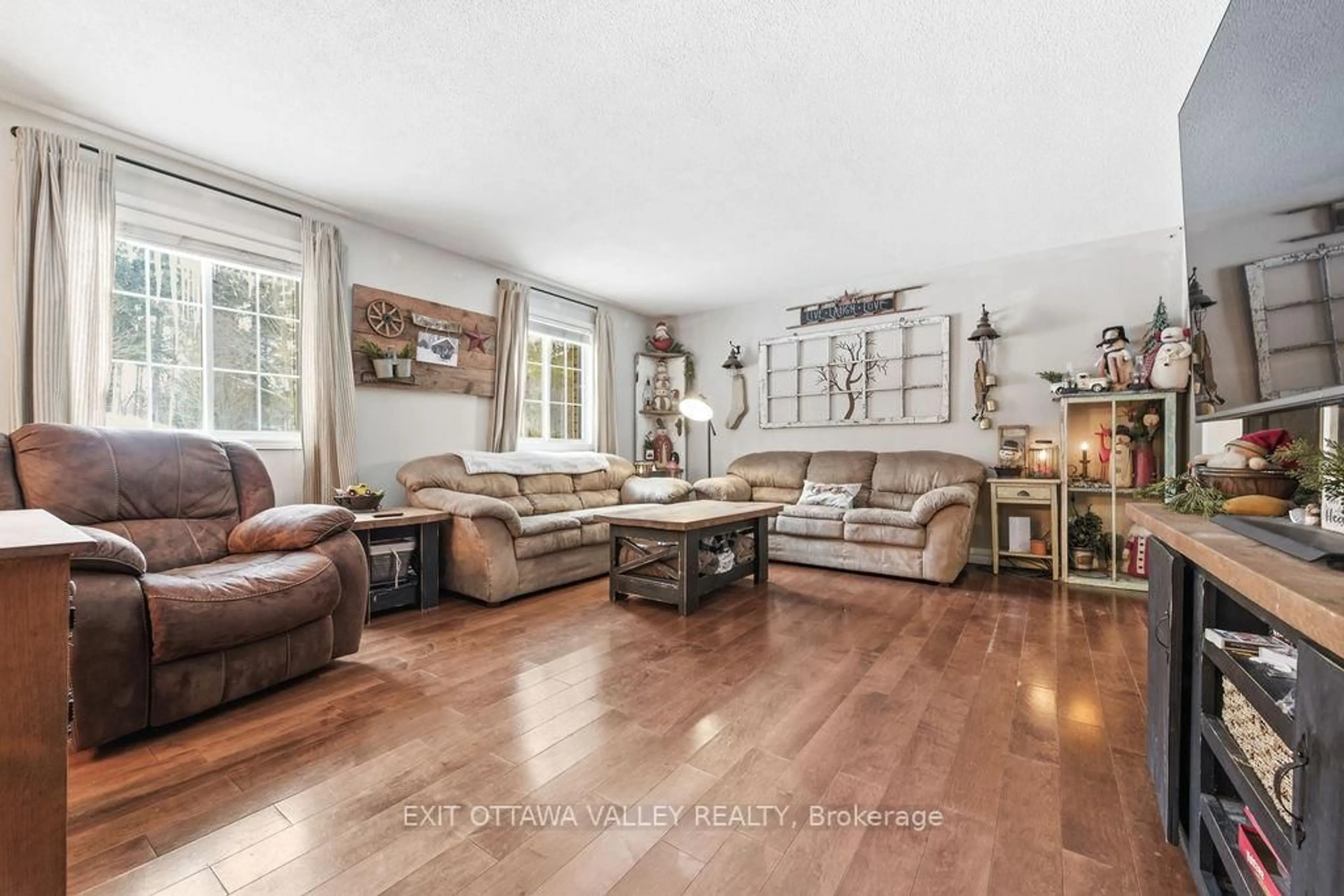 Living room with furniture, wood/laminate floor for 16 Heritage Dr, Petawawa Ontario K8H 3J3