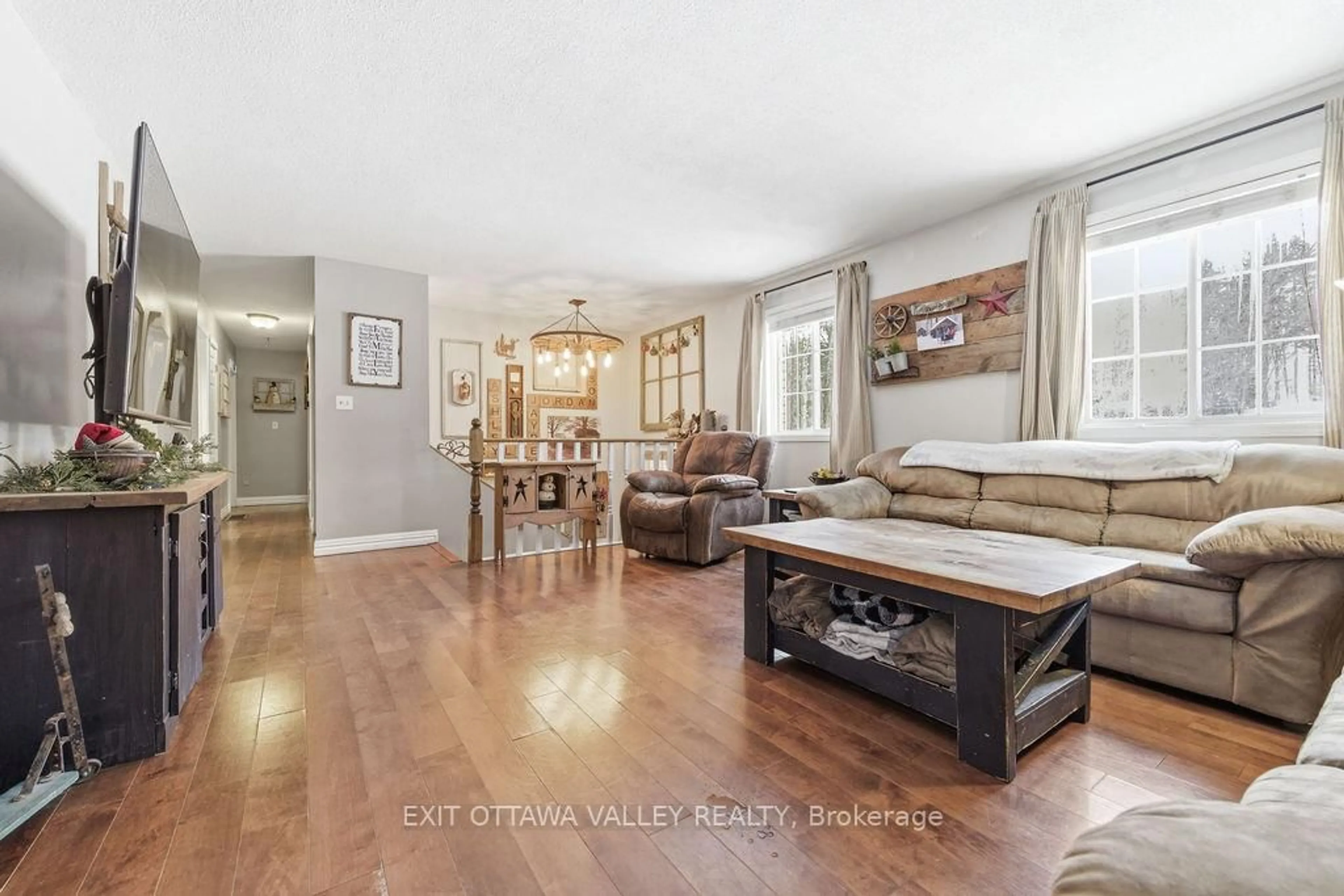 Living room with furniture, unknown for 16 Heritage Dr, Petawawa Ontario K8H 3J3