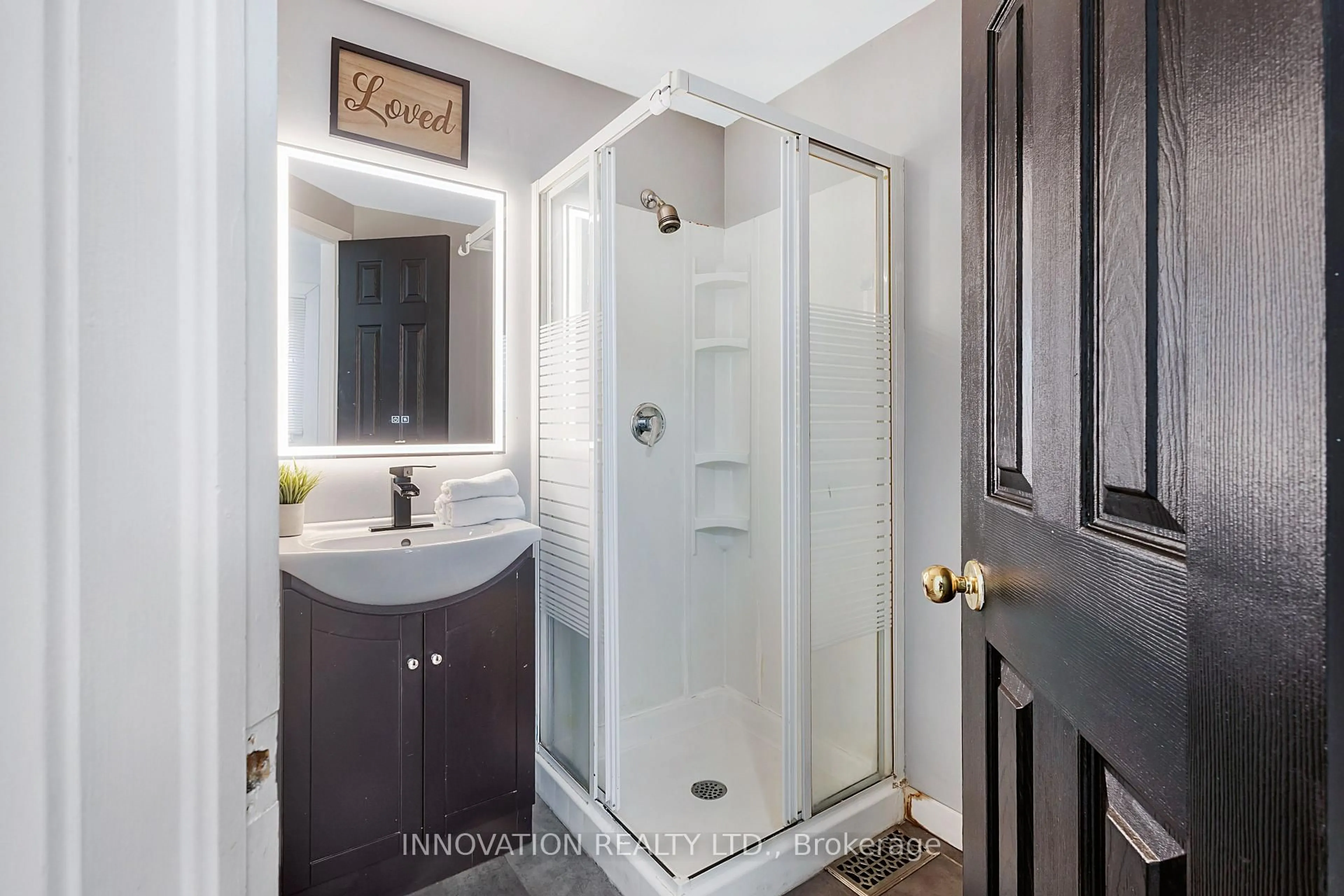 Standard bathroom, ceramic/tile floor for 330 Fairbrooke Crt, Arnprior Ontario K7S 0E6