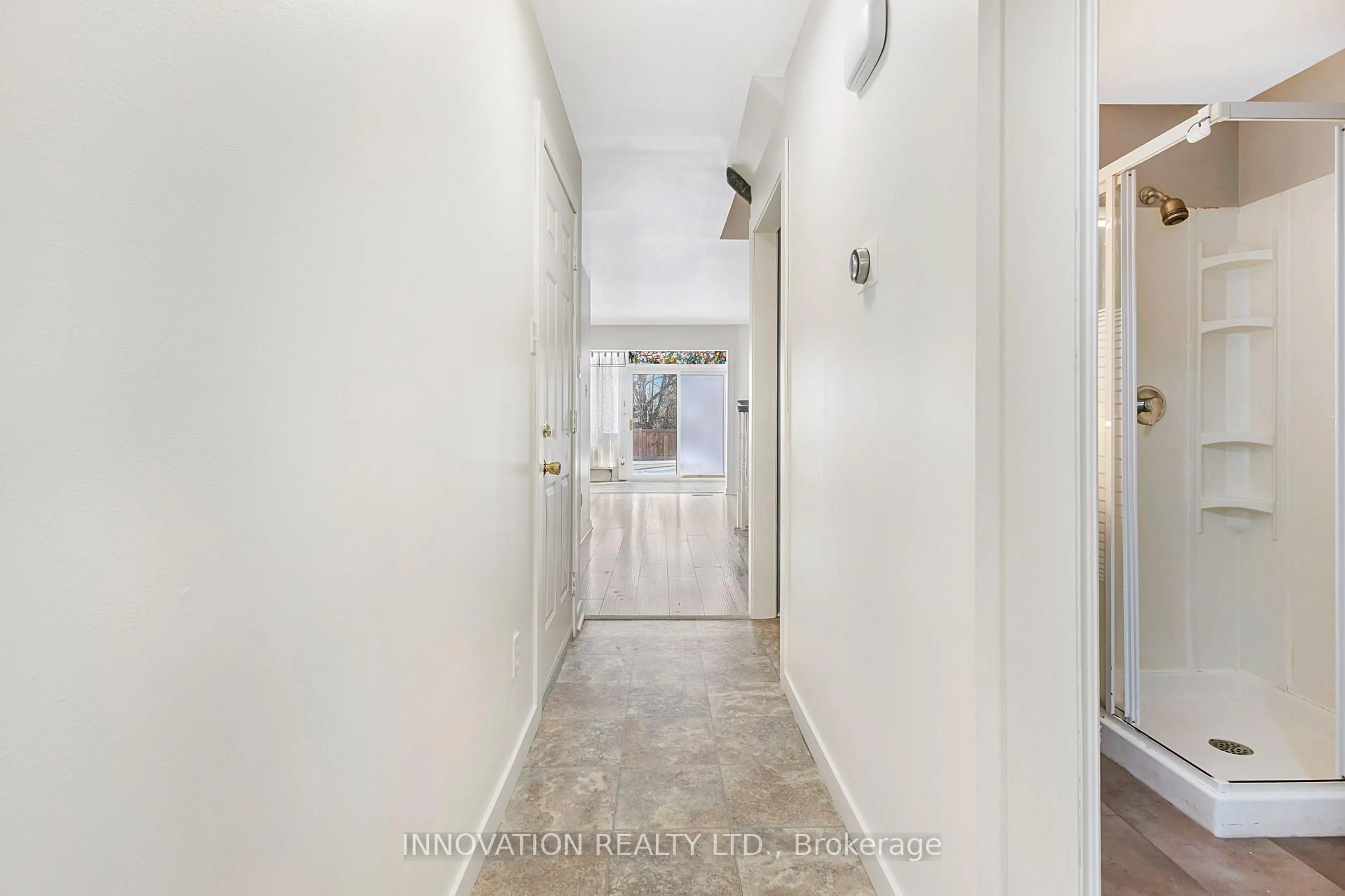 Indoor entryway for 330 Fairbrooke Crt, Arnprior Ontario K7S 0E6