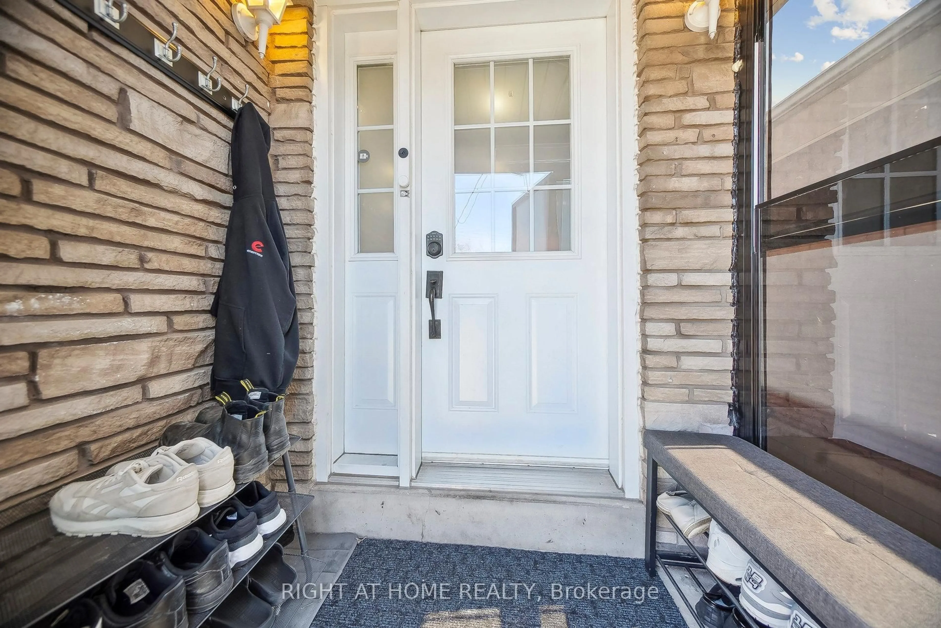 Indoor entryway for 640 Tate Ave, Hamilton Ontario L8H 6E3
