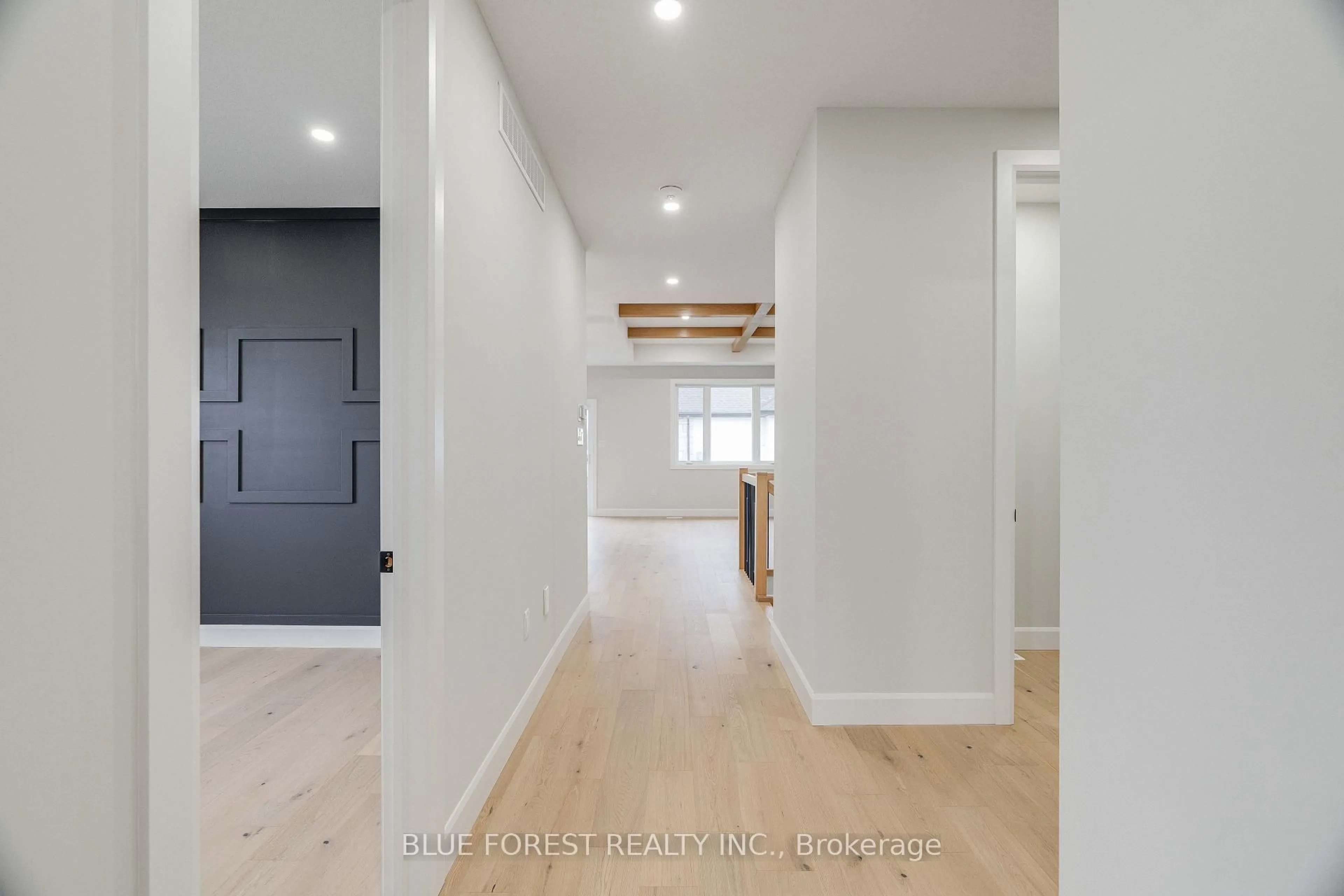 Indoor entryway for 303 Nancy St, Dutton/Dunwich Ontario N0L 1J0