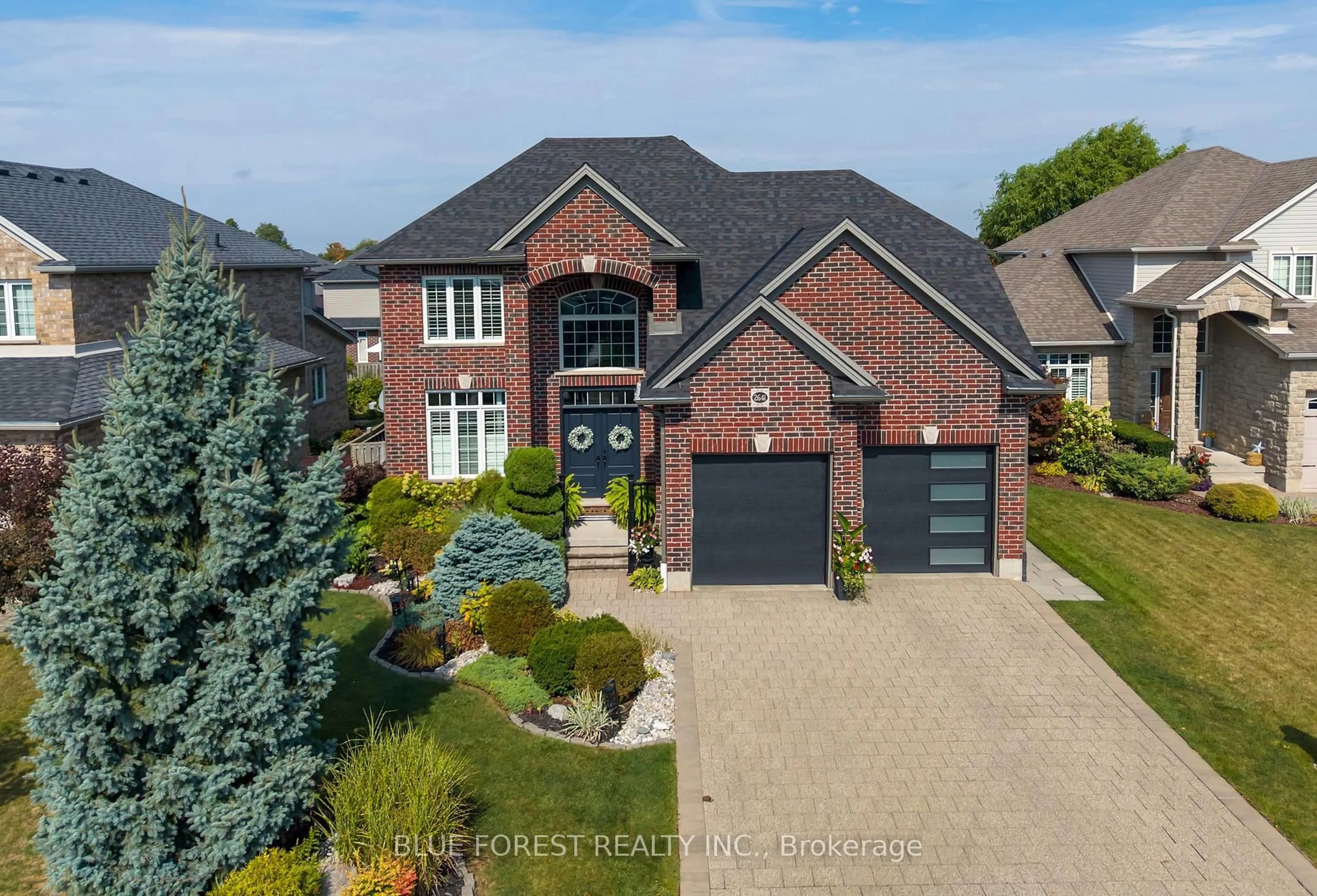 A pic from outside/outdoor area/front of a property/back of a property/a pic from drone, street for 2641 Tucker Crt, London North Ontario N6G 0E2