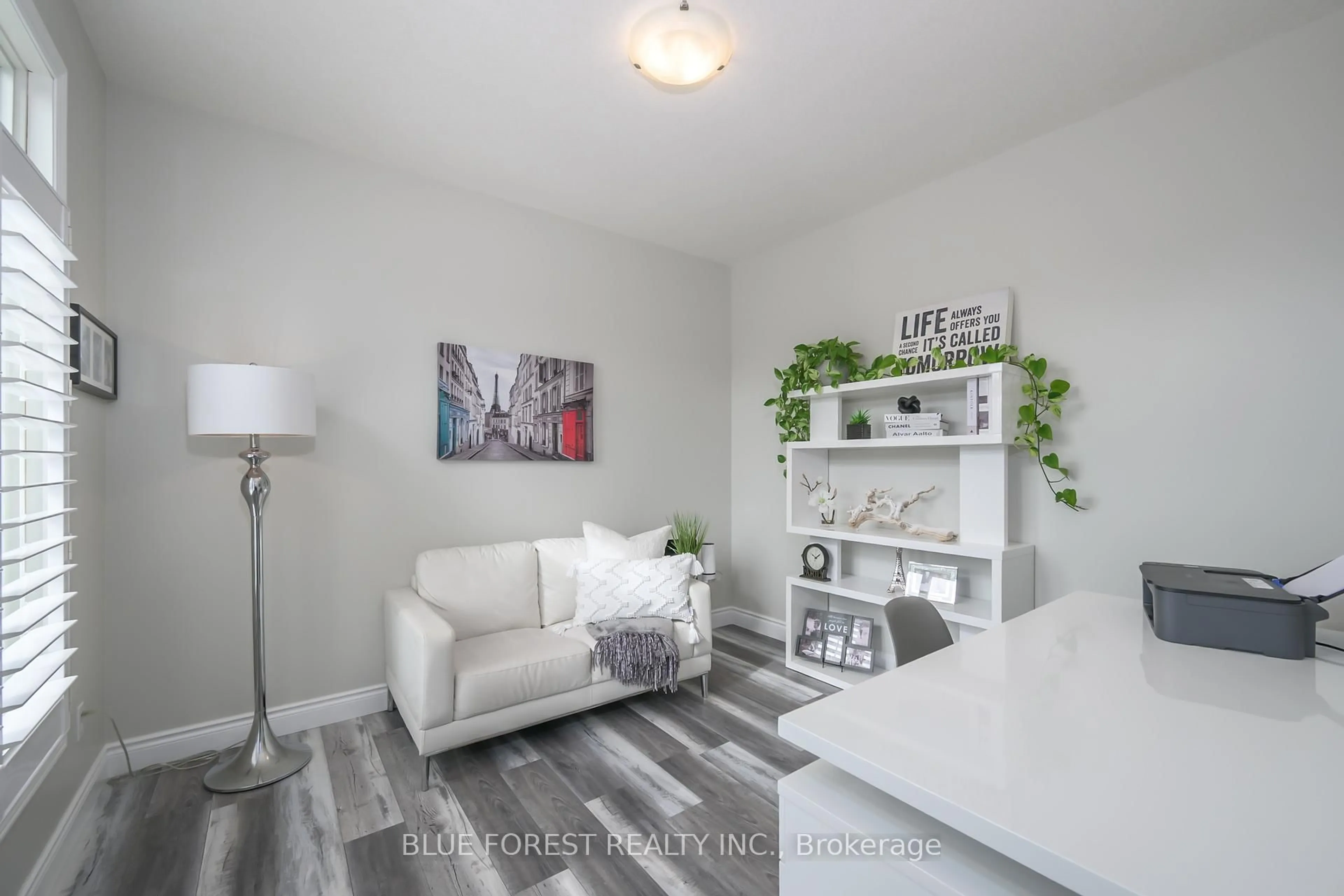 Living room with furniture, unknown for 2641 Tucker Crt, London North Ontario N6G 0E2