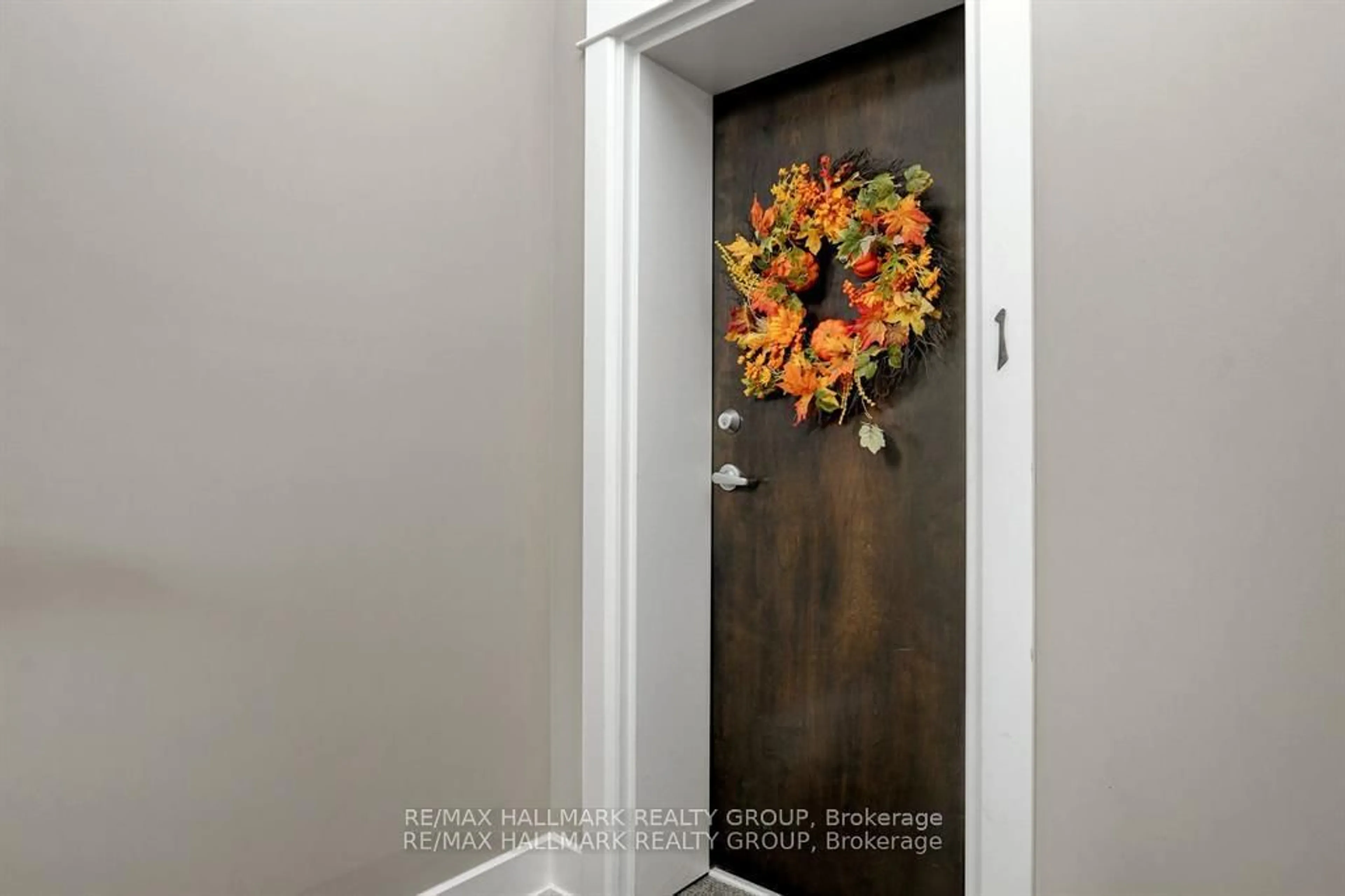 Indoor entryway for 486 Via Verona Ave #1, Ottawa Ontario K2J 6B3