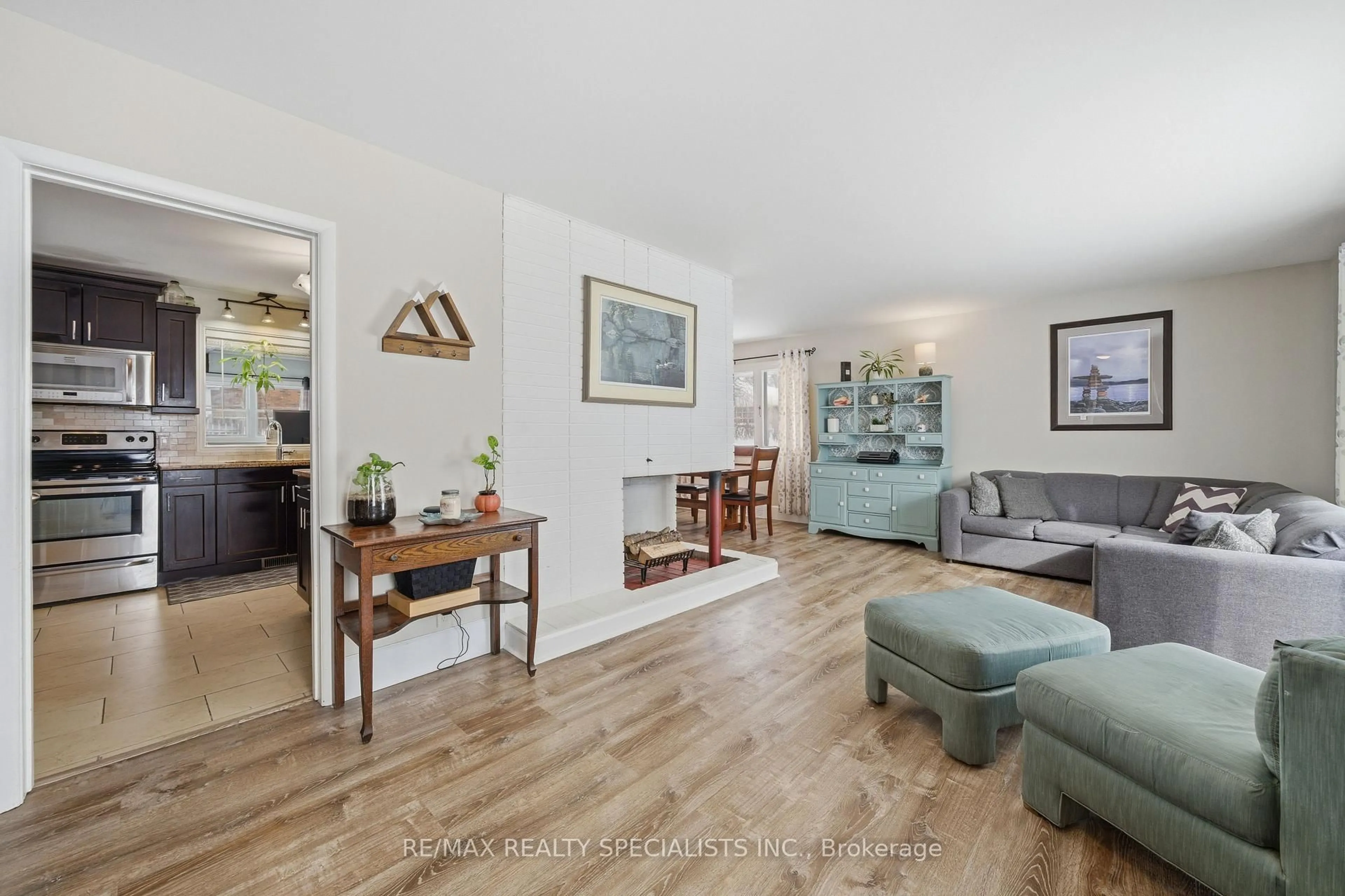 Living room with furniture, unknown for 302 King St, Quinte West Ontario K8V 3X5