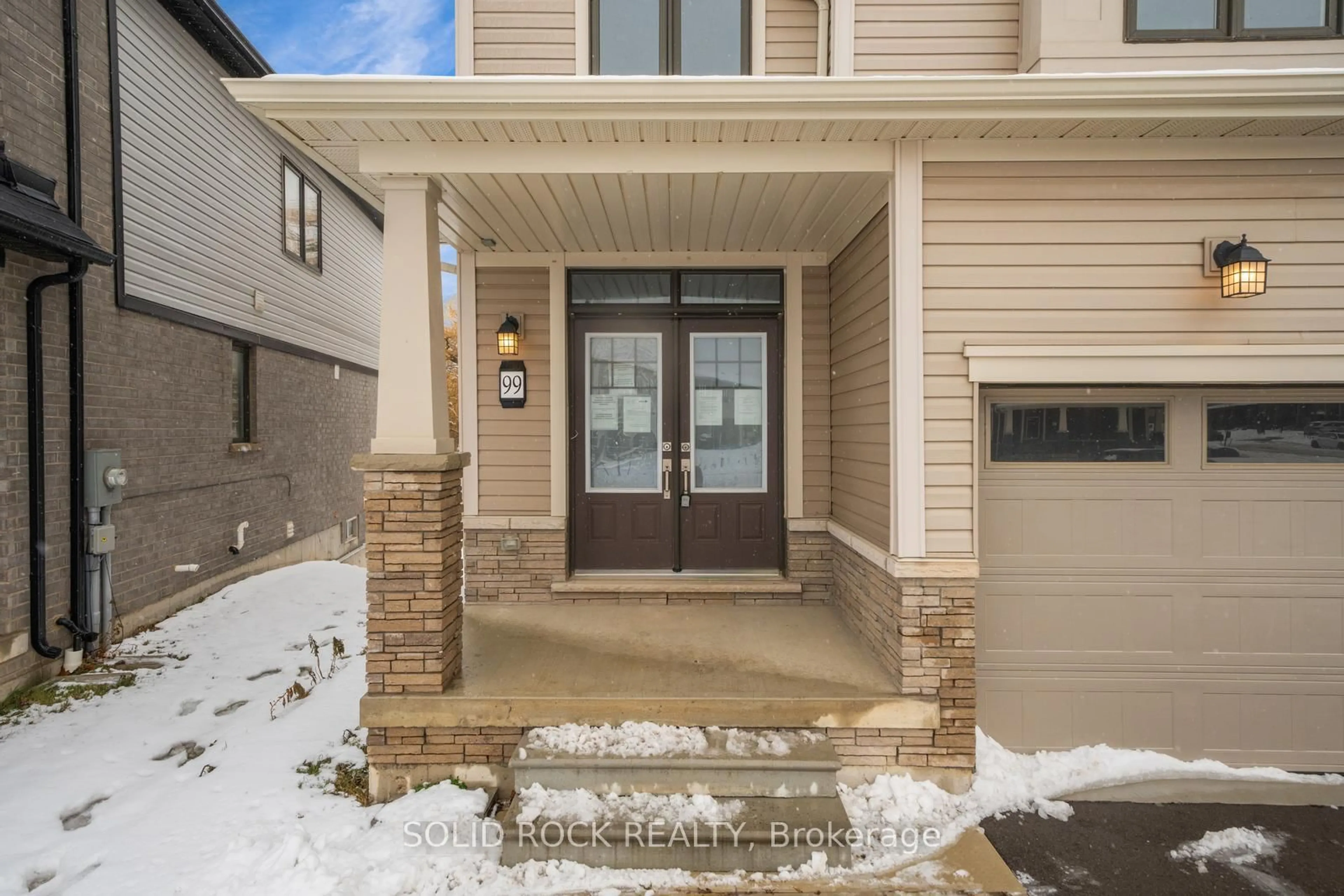 Indoor entryway for 99 Anderson Rd, Brantford Ontario N3T 0V4