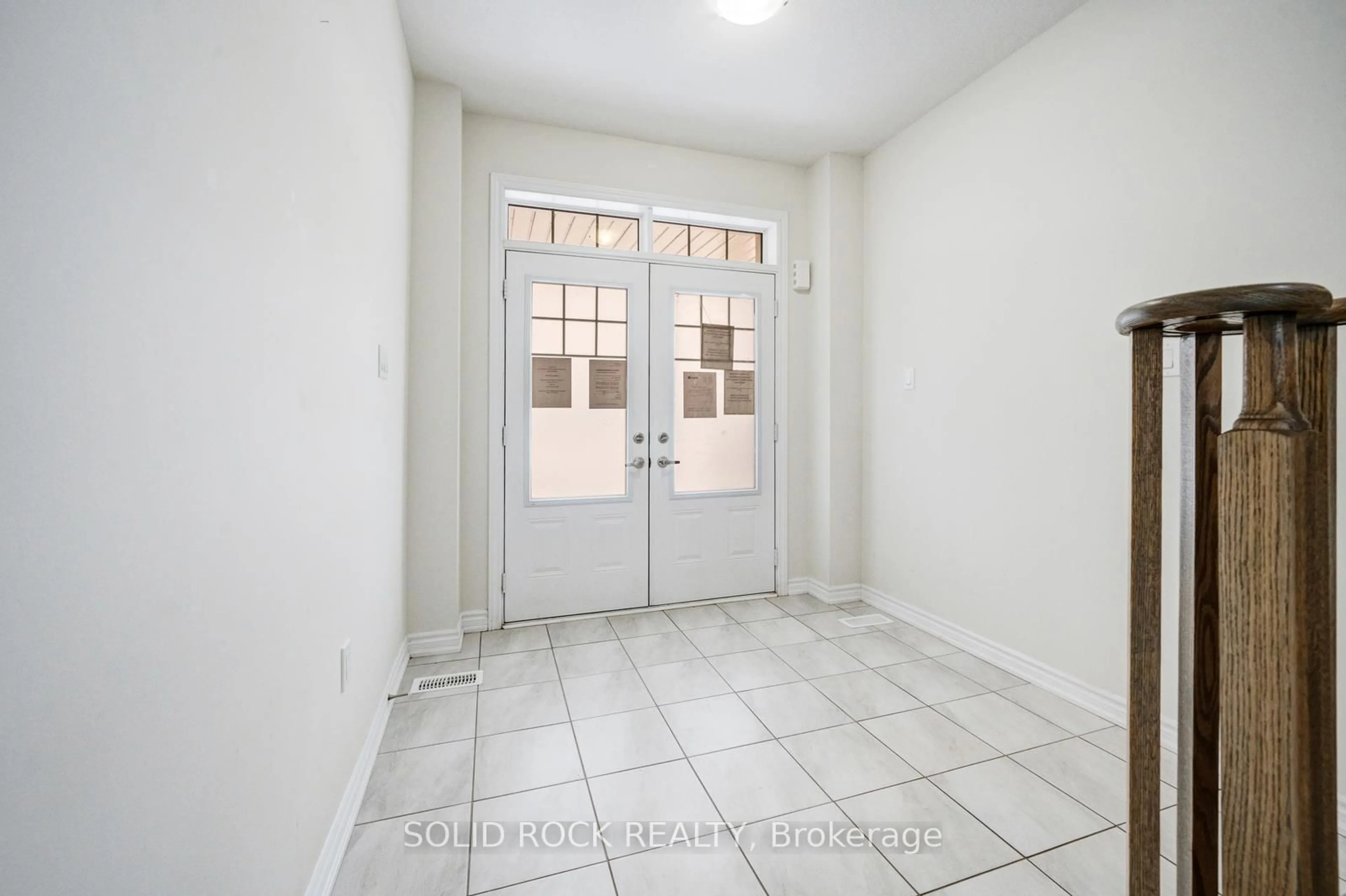 Indoor entryway for 99 Anderson Rd, Brantford Ontario N3T 0V4