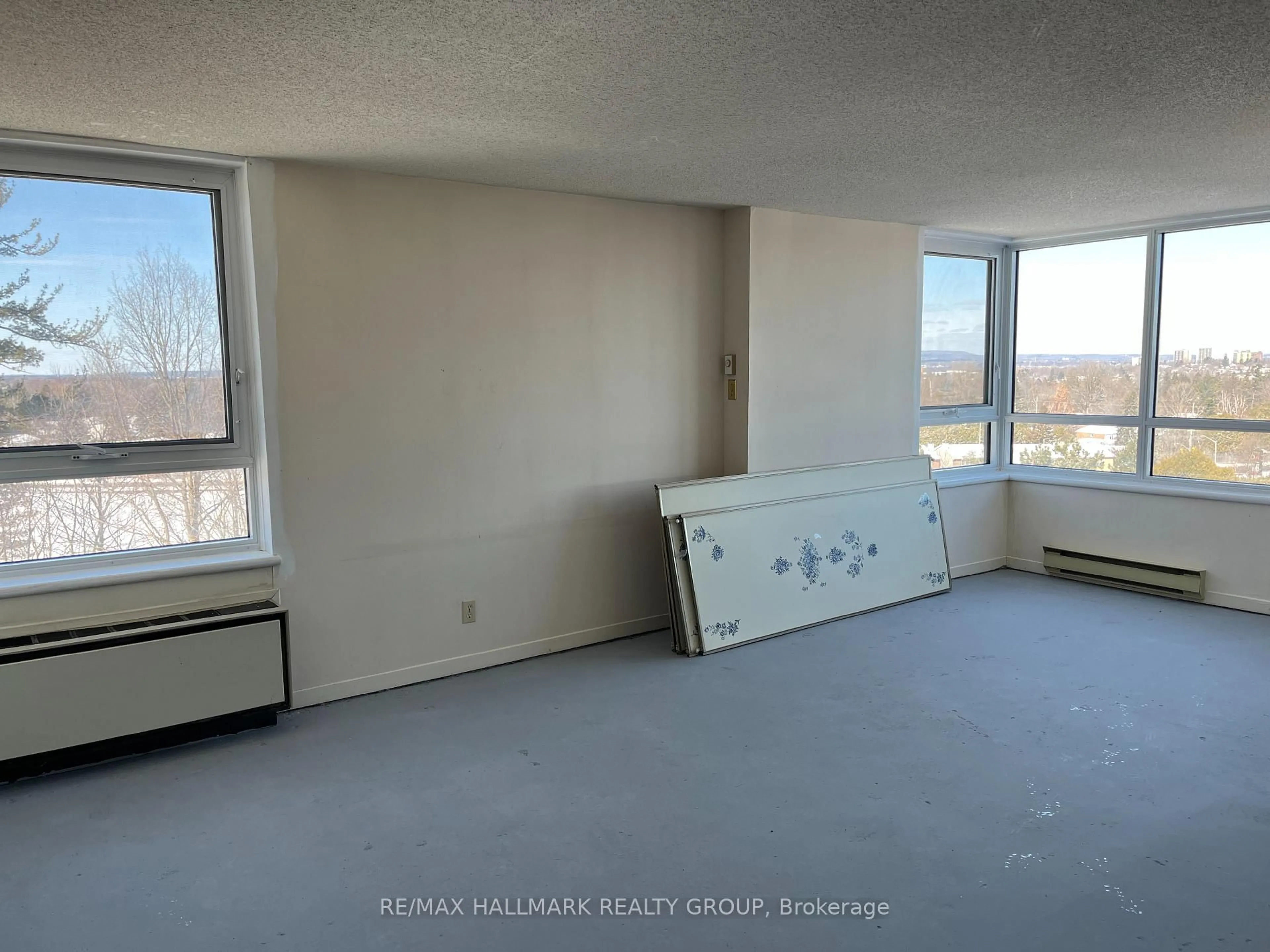 A pic of a room for 80 Sandcastle Dr #708, Ottawa Ontario K2H 9E7