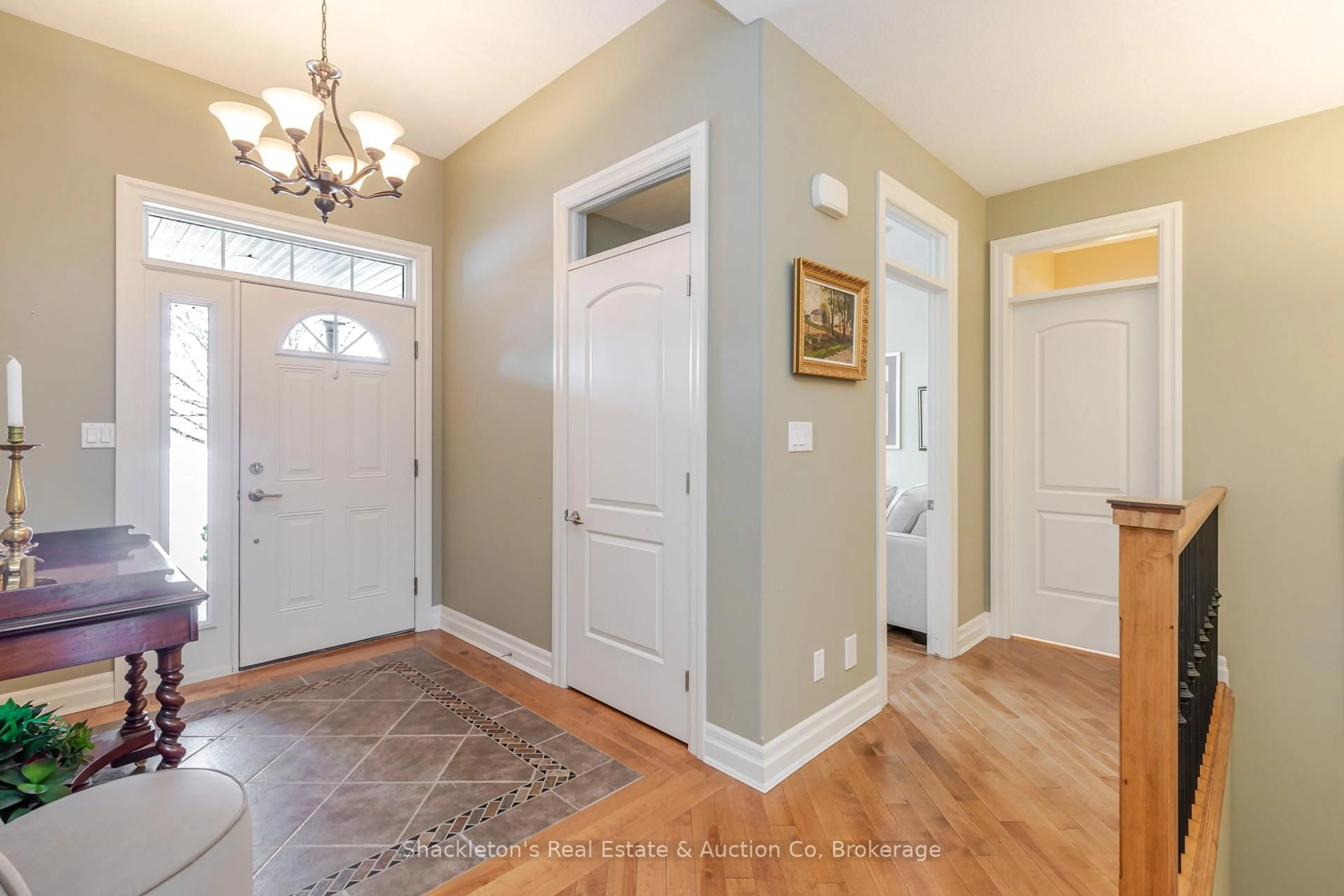 Indoor entryway for 27 North Pointe Dr, Stratford Ontario N5A 8C3