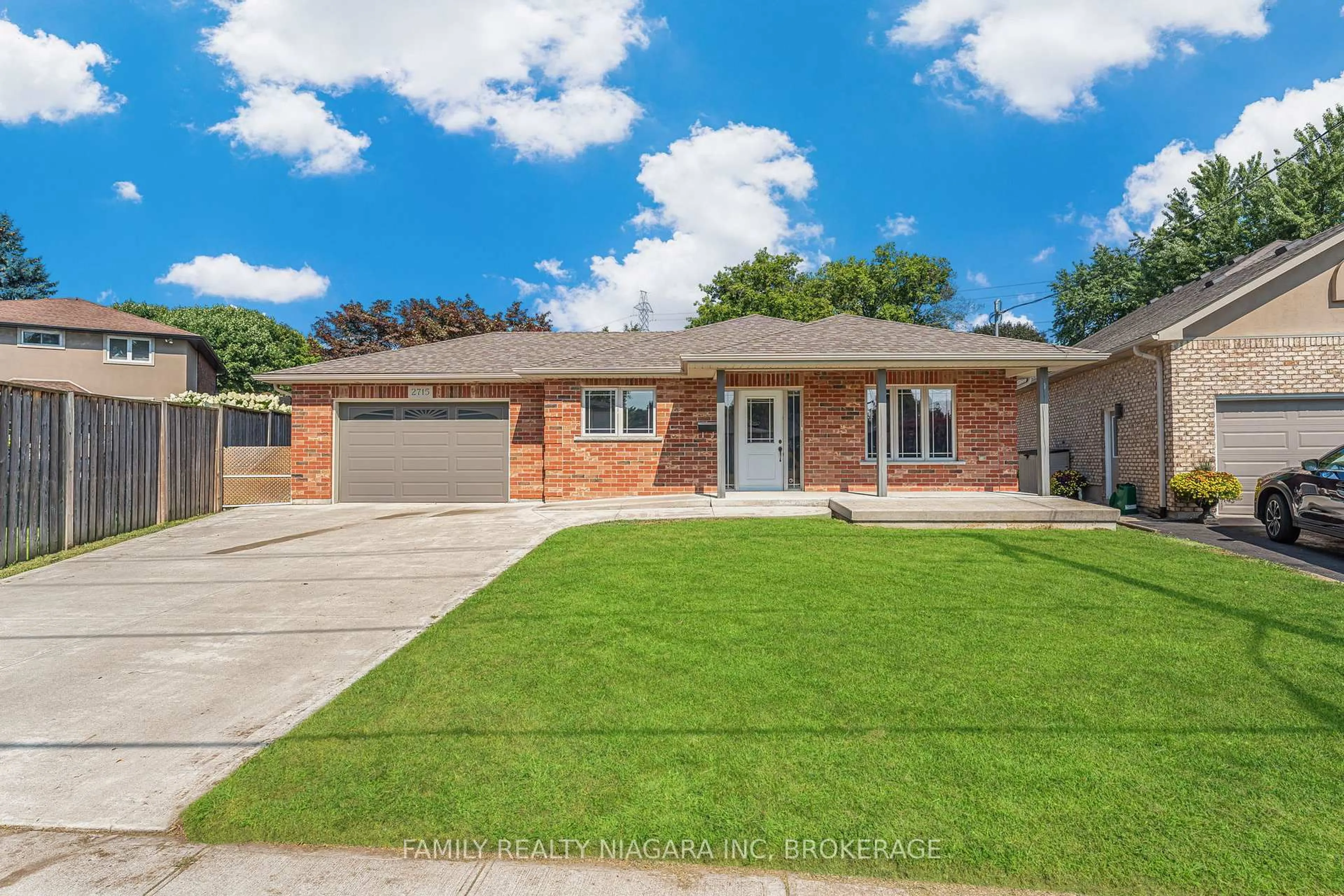 Home with brick exterior material, street for 2715 Portage Rd, Niagara Falls Ontario L2J 2J4