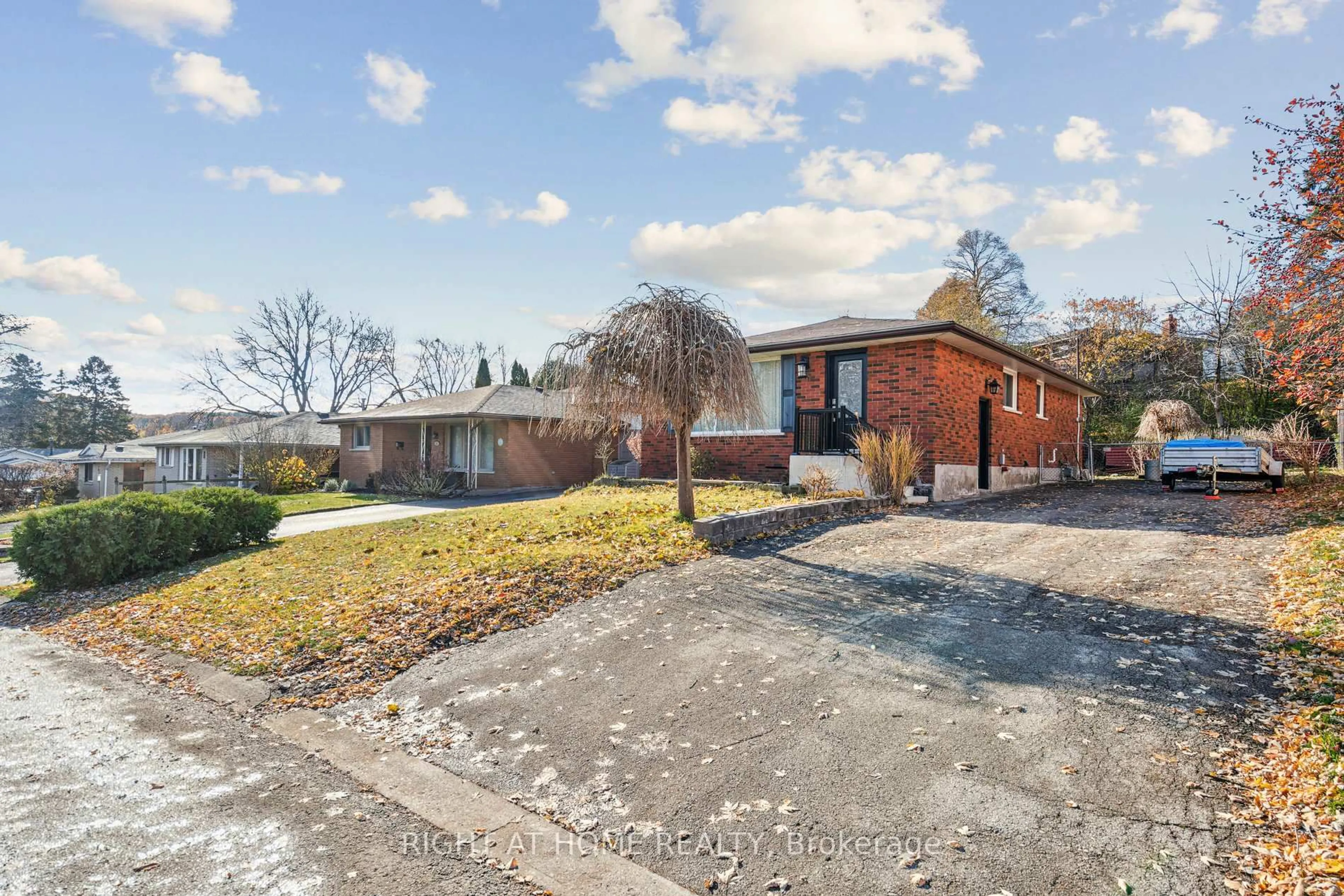 A pic from outside/outdoor area/front of a property/back of a property/a pic from drone, street for 16 Green Meadow Way, Hamilton Ontario L9H 3Z3