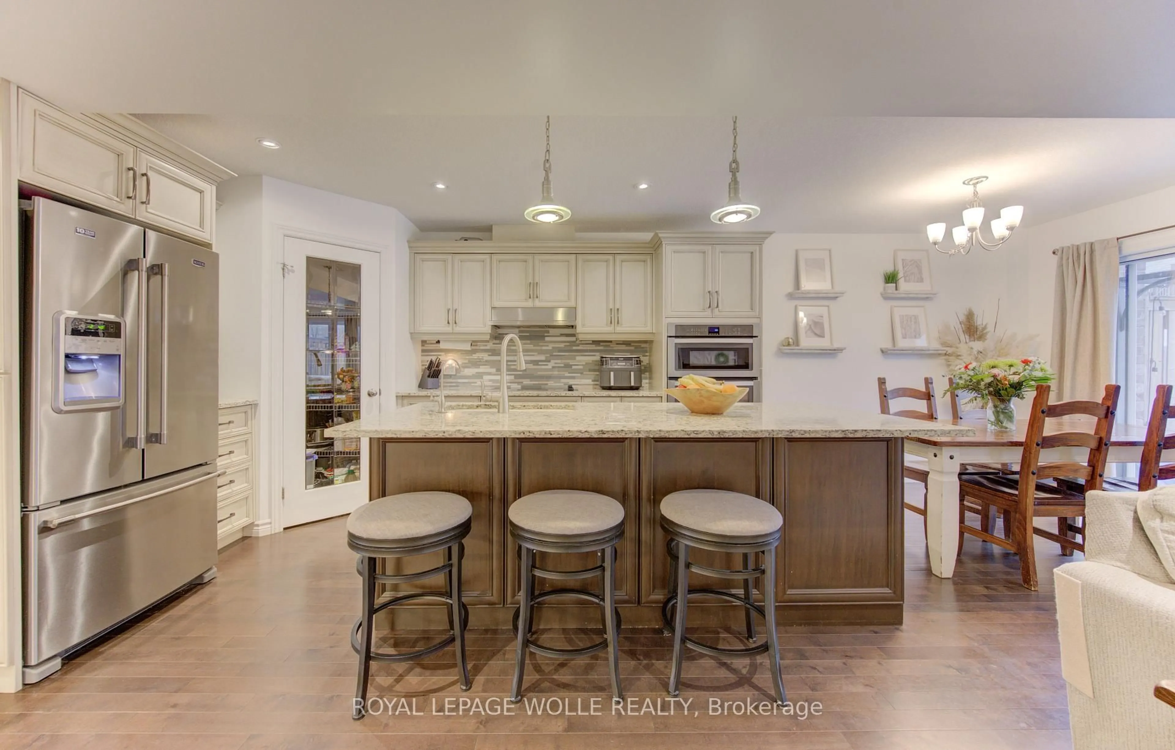 Open concept kitchen, ceramic/tile floor for 170 Templewood Dr, Kitchener Ontario N2R 0H5