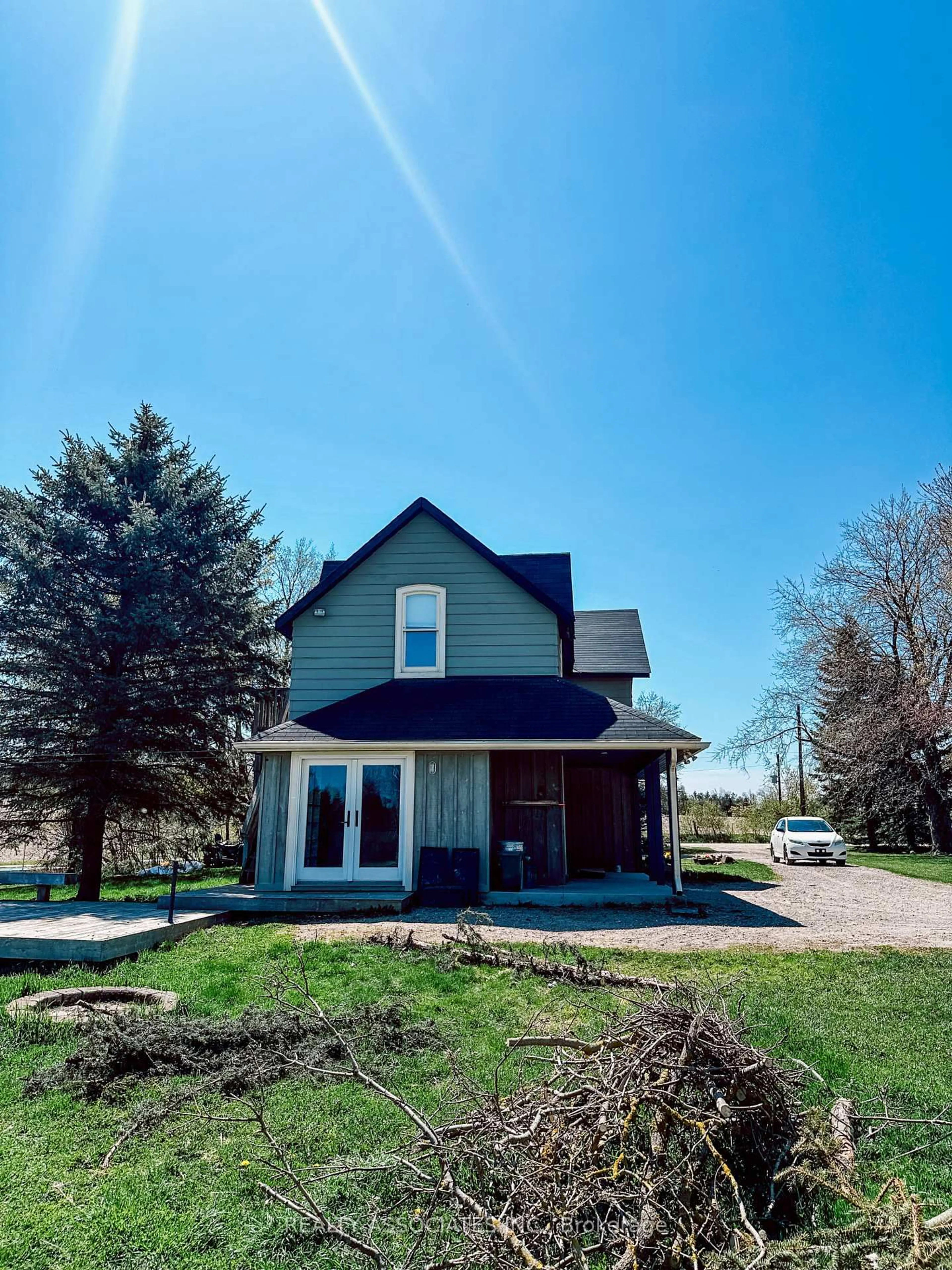 A pic from outside/outdoor area/front of a property/back of a property/a pic from drone, building for 486289 30th Sdrd, Mono Ontario L9V 1G7