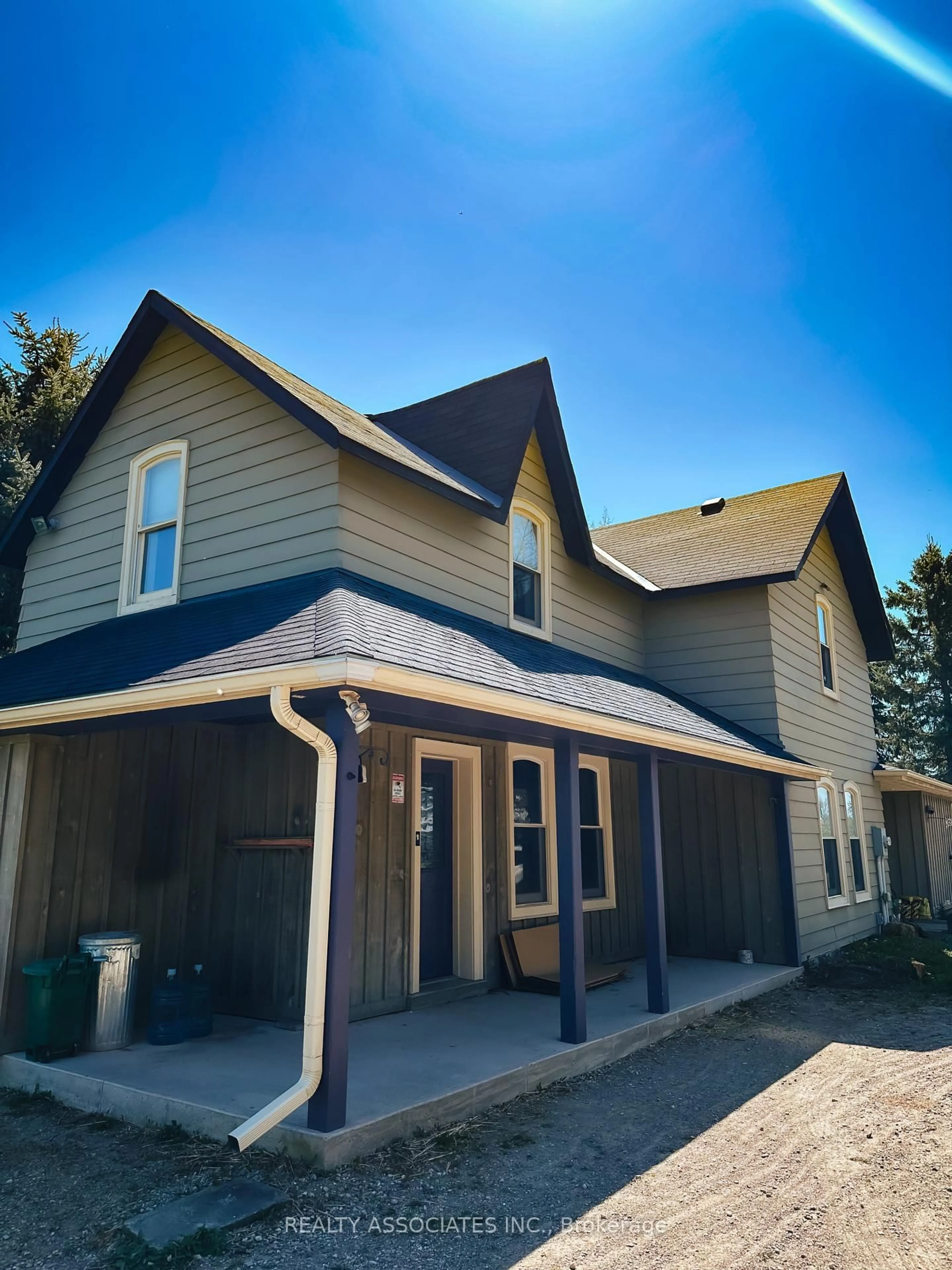 Home with vinyl exterior material, building for 486289 30th Sdrd, Mono Ontario L9V 1G7