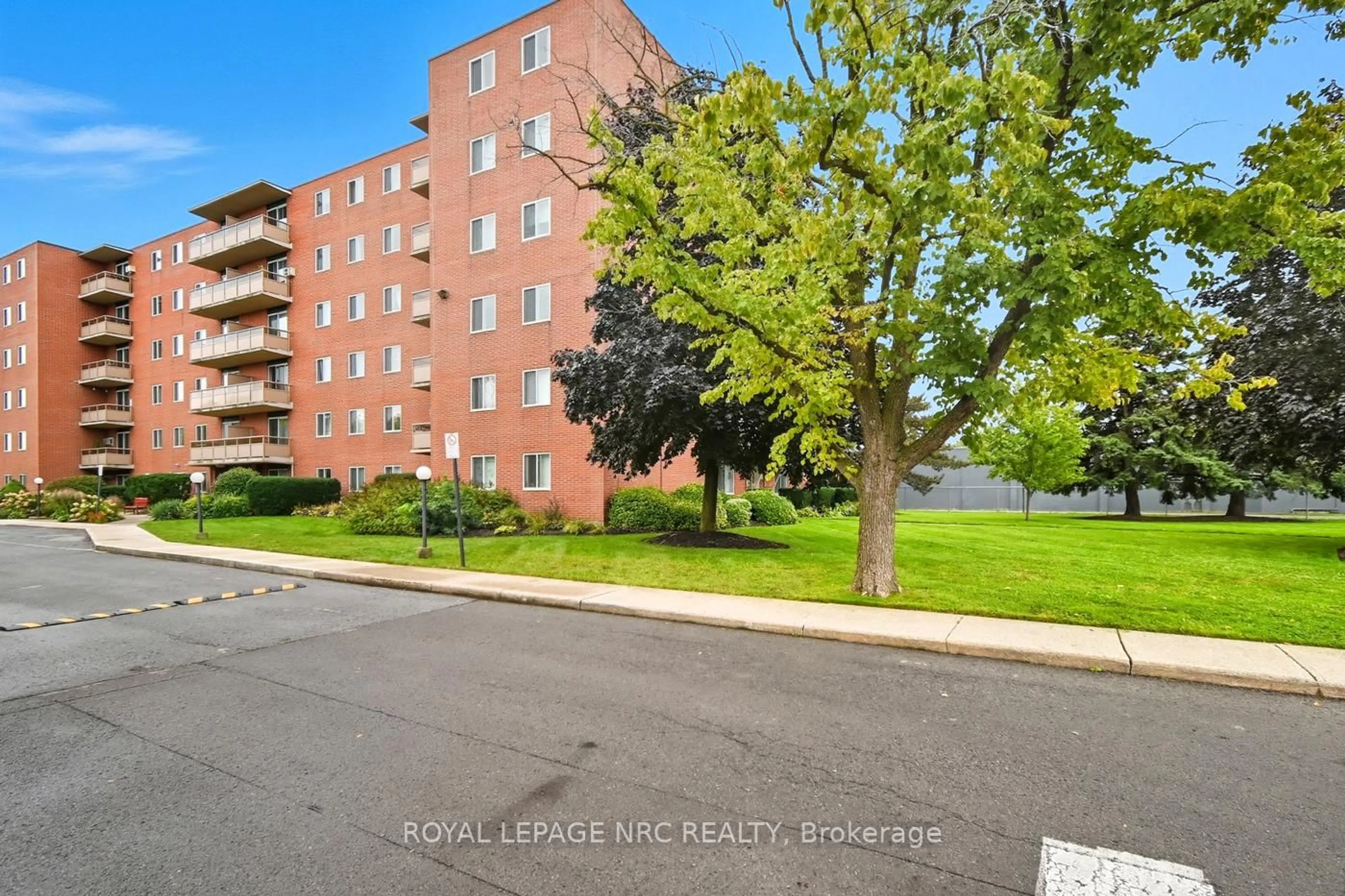 Patio, street for 264 Grantham Ave #505, St. Catharines Ontario L2M 5B5