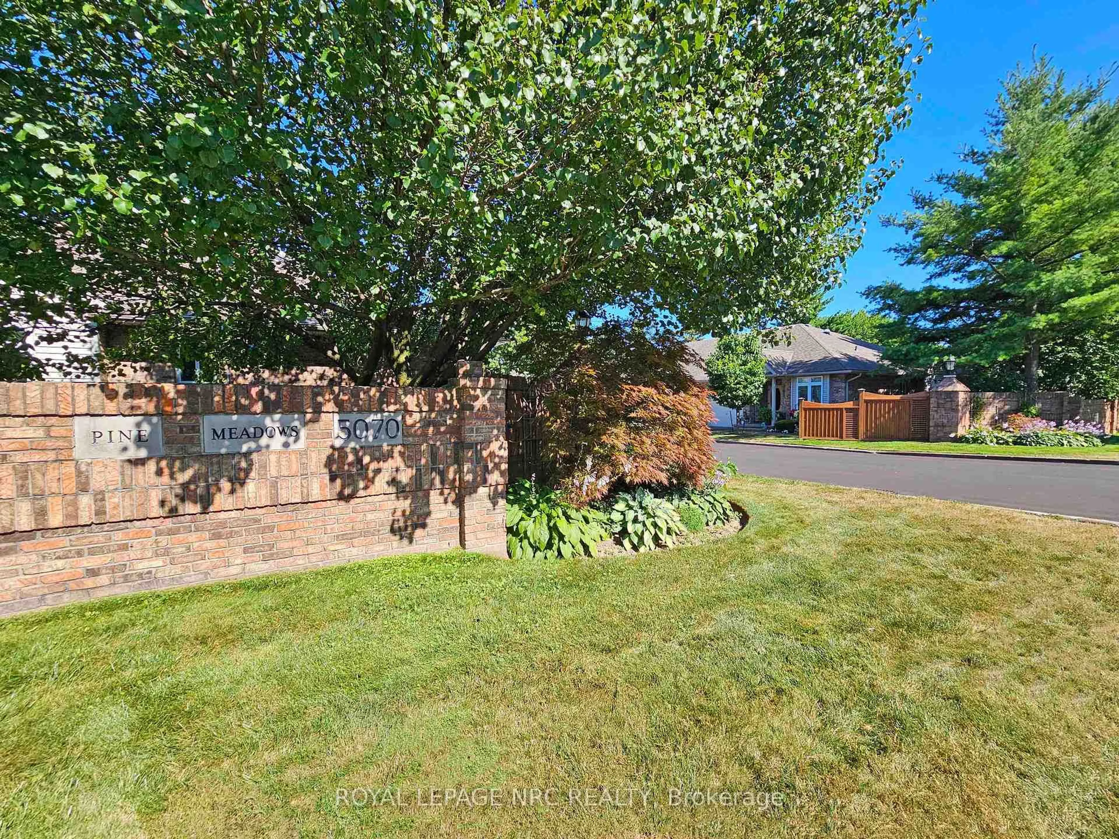 A pic from outside/outdoor area/front of a property/back of a property/a pic from drone, street for 5070 drummond Rd #28, Niagara Falls Ontario L2E 6E4