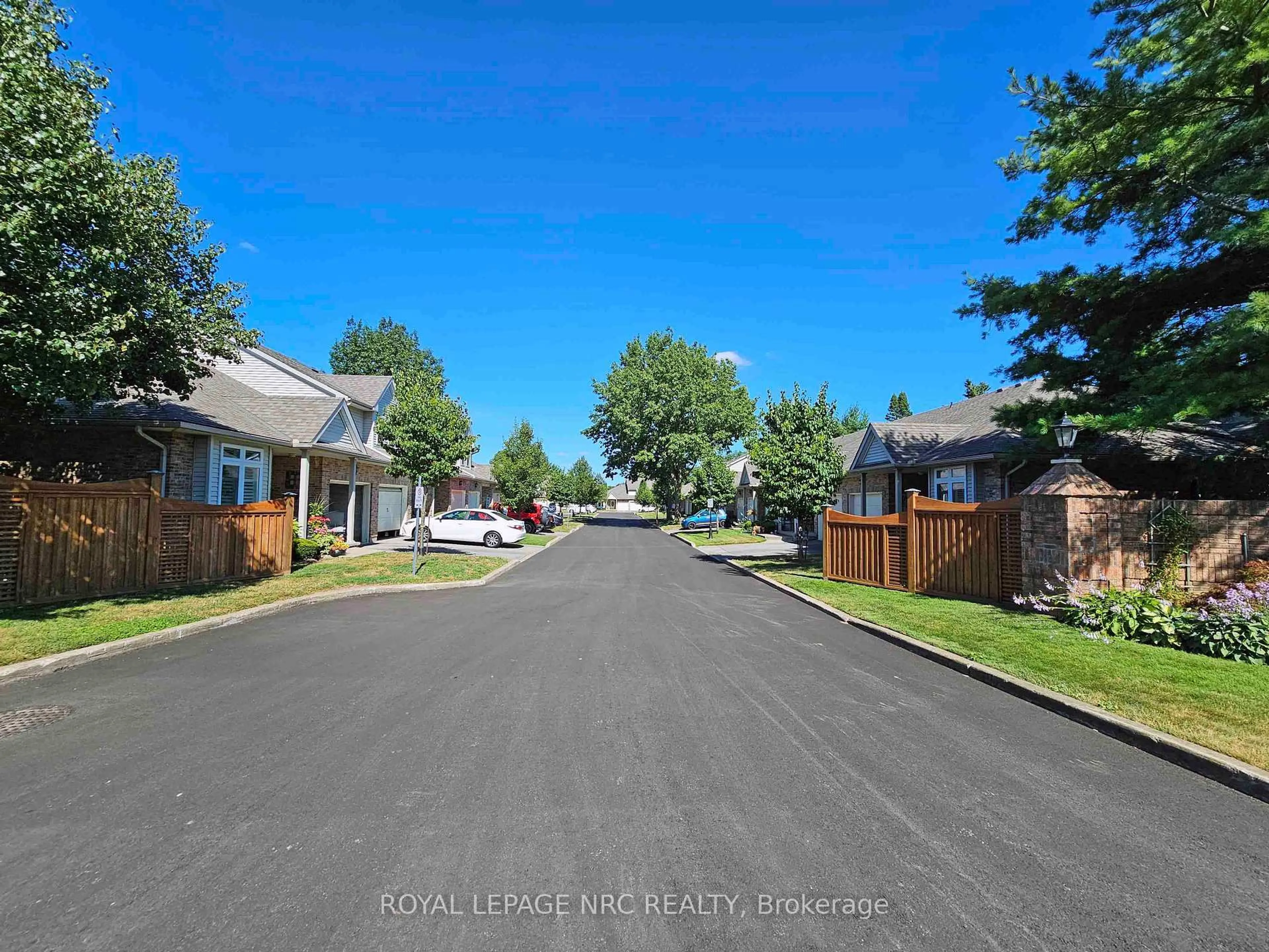 A pic from outside/outdoor area/front of a property/back of a property/a pic from drone, street for 5070 drummond Rd #28, Niagara Falls Ontario L2E 6E4