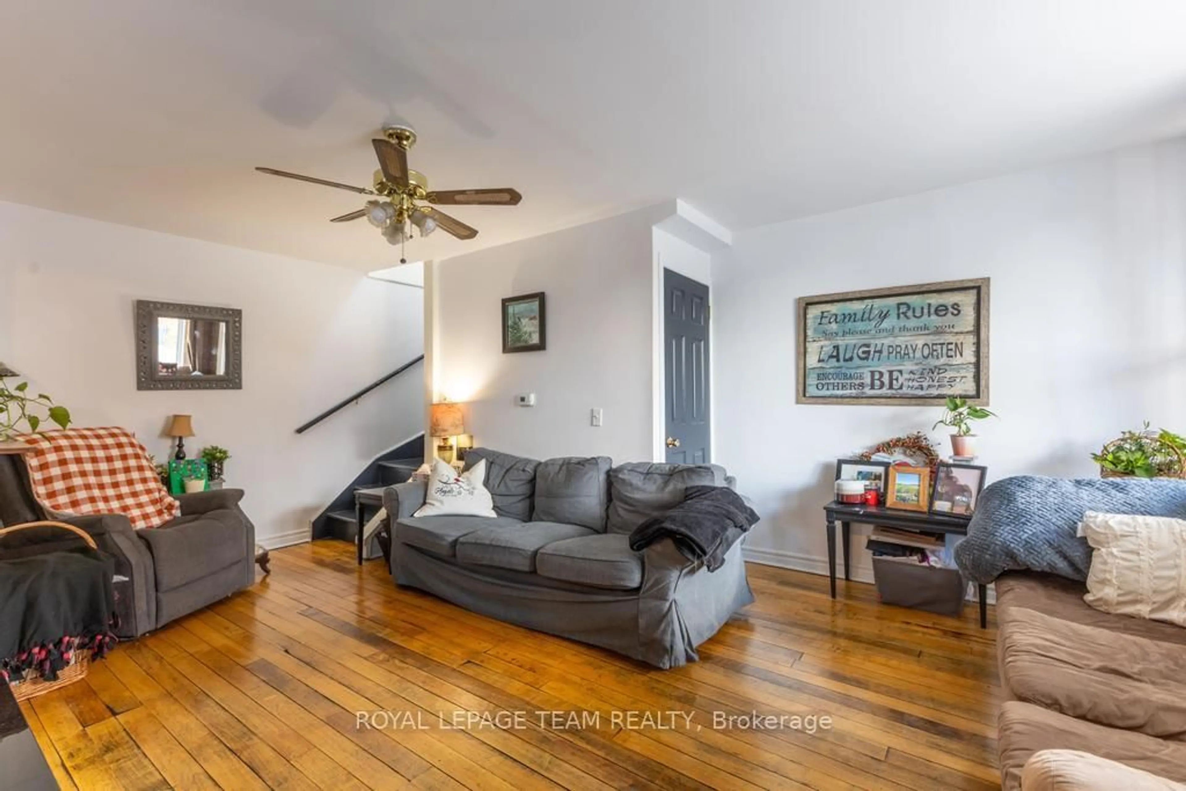 Living room with furniture, unknown for 198 Harriet St, Arnprior Ontario K7S 2T1